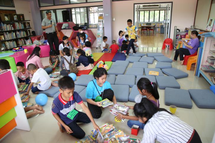 พื้นที่ให้บริการ ชั้น 4 ห้องหลักสูตรแบบเรียนและมุมสำหรับเด็ก