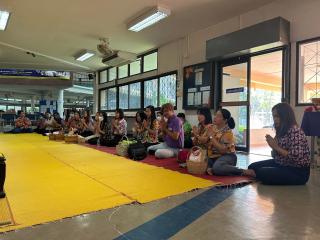 3. บุคลากรสำนักวิทยบริการและเทคโนโลยีสารสนเทศ ร่วมทำบุญถวายเพล แด่พระภิกษุสงฆ์ 5 รูป เพื่อความเป็นสิริมงคล เนื่องในเทศกาลสงกรานต์ หรือ วันขึ้นปีใหม่ไทย
