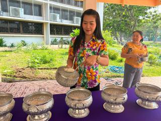 40. สรงน้ำพระพุทธรูป “รดน้ำดำหัว ผู้อาวุโส” ประจำปี 2566