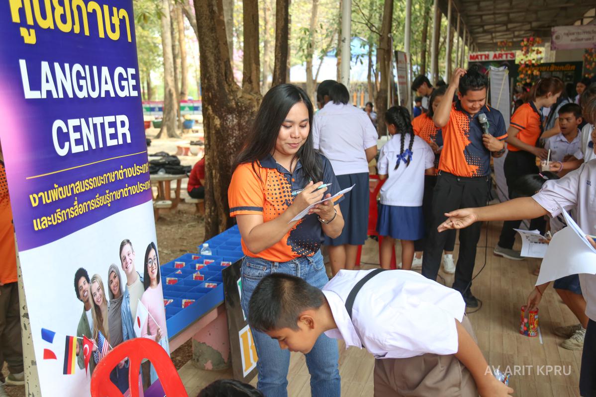 3. จัดกิจกรรมพัฒนาทักษะทางด้านบรรณารักษ์ ด้านเทคโนโลยีสารสนเทศ และด้านภาษาต่างประเทศ ให้กับนักเรียนโรงเรียนโกสัมพีวิทยา