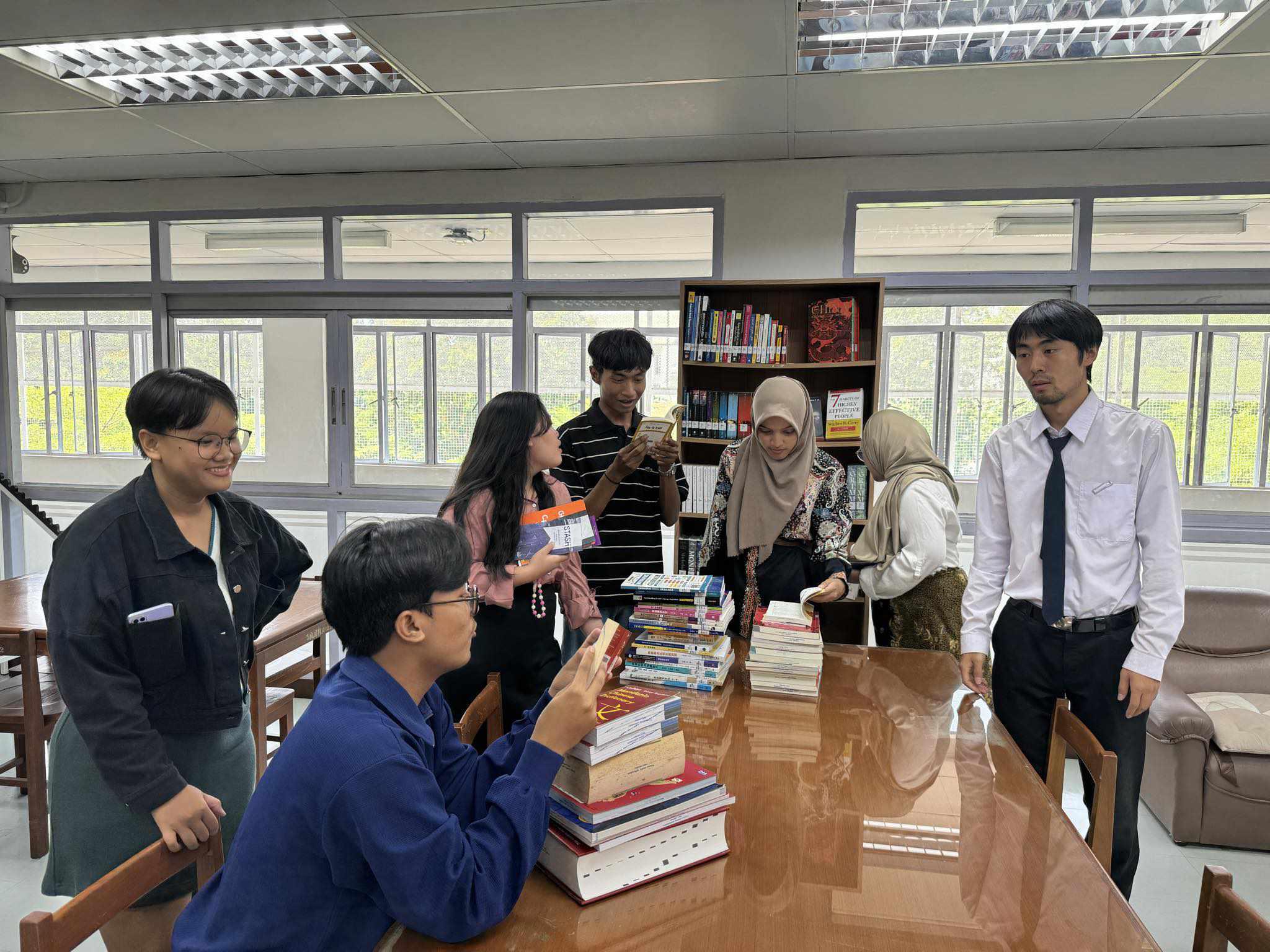 20. ต้อนรับนักศึกษาแลกเปลี่ยนจาก Universitas Negeri Surabaya ประเทศอินโดนีเซีย เยี่ยมชมสำนักวิทยบริการและเทคโนโลยีสารสนเทศ มหาวิทยาลัยราชภัฏกำแพงเพชร