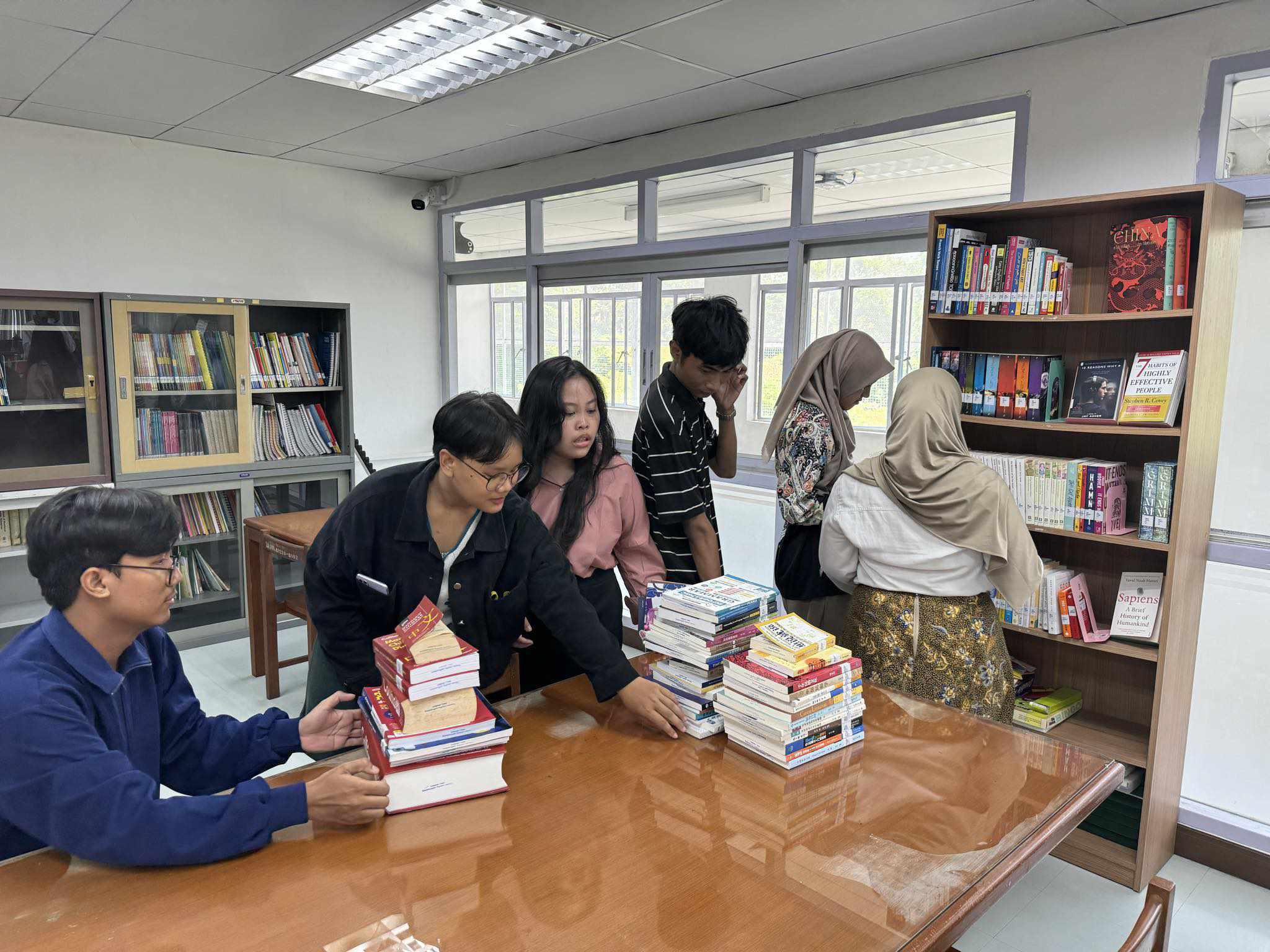 24. ต้อนรับนักศึกษาแลกเปลี่ยนจาก Universitas Negeri Surabaya ประเทศอินโดนีเซีย เยี่ยมชมสำนักวิทยบริการและเทคโนโลยีสารสนเทศ มหาวิทยาลัยราชภัฏกำแพงเพชร