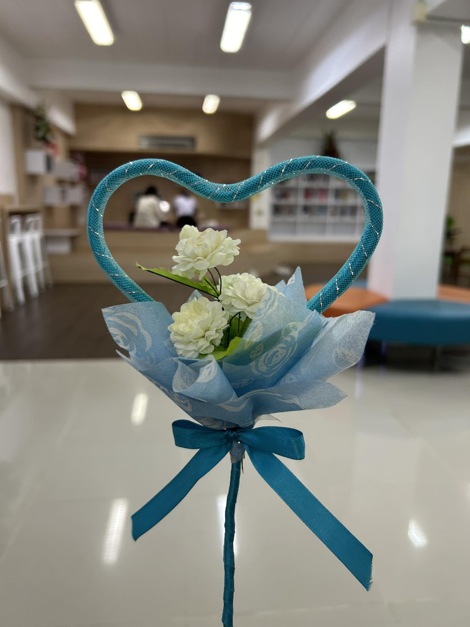 4. กิจกรรมประดิษฐ์คฑาดอกมะลิมอบให้แม่ เนื่องในวันแม่แห่งชาติ