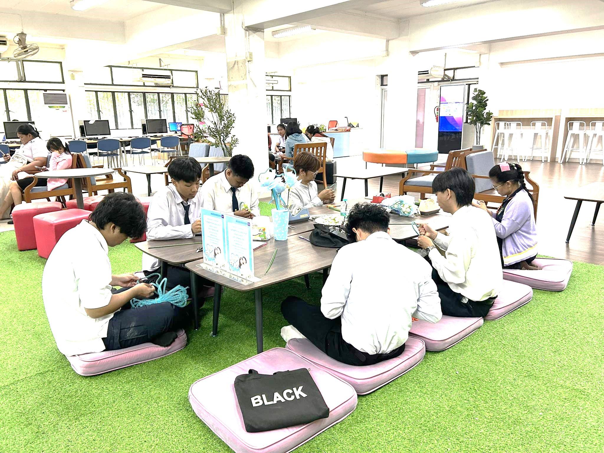 4. โครงการบริการวิชาการและส่งเสริมการใช้แหล่งเรียนรู้ กิจกรรมประดิษฐ์คฑาดอกมะลิ