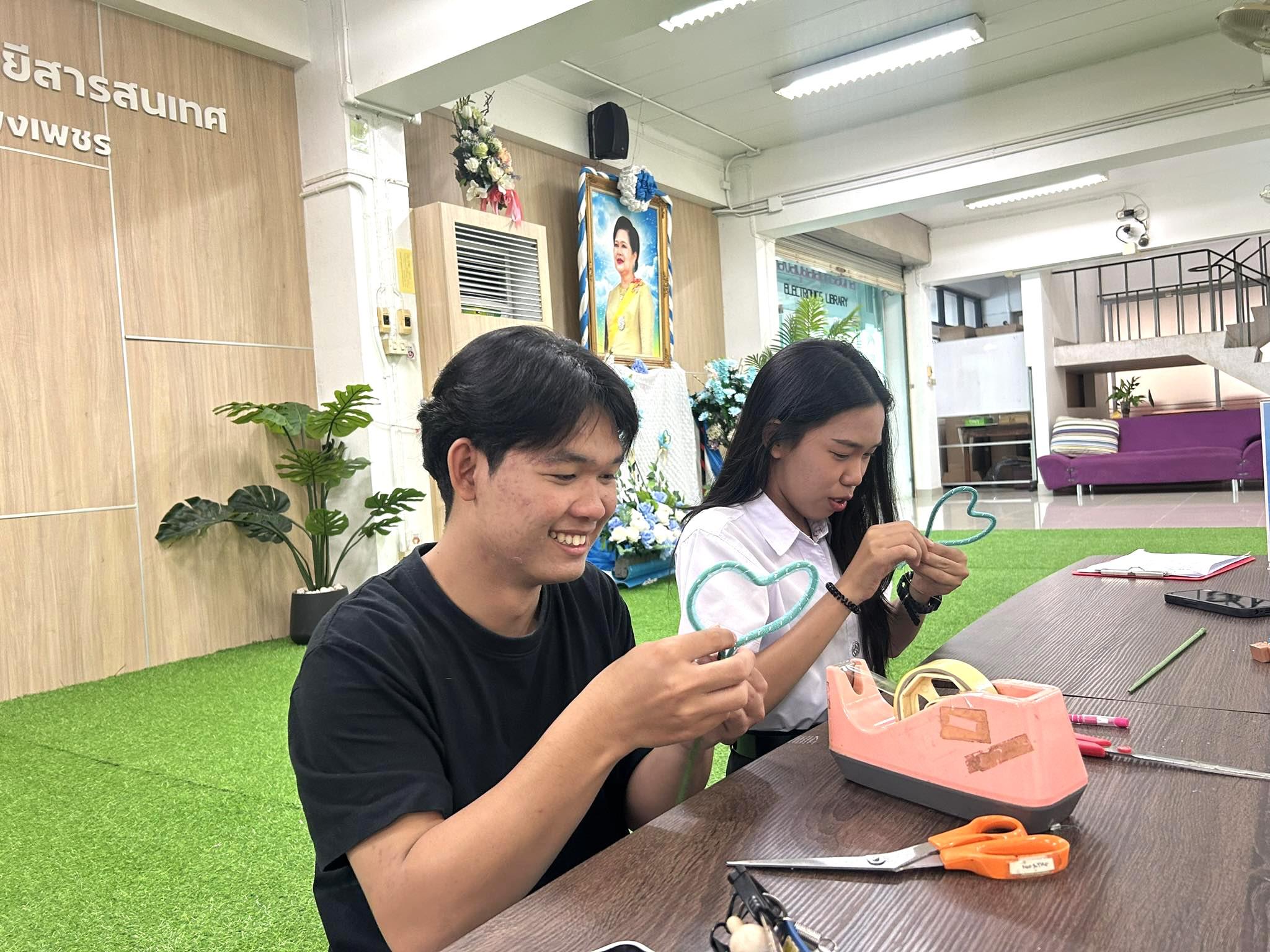 2. โครงการบริการวิชาการและส่งเสริมการใช้แหล่งเรียนรู้ กิจกรรมประดิษฐ์คฑาดอกมะลิ