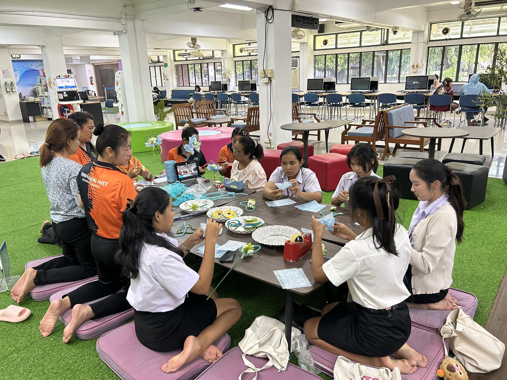 1. โครงการบริการวิชาการและส่งเสริมการใช้แหล่งเรียนรู้ กิจกรรมประดิษฐ์คฑาดอกมะลิ