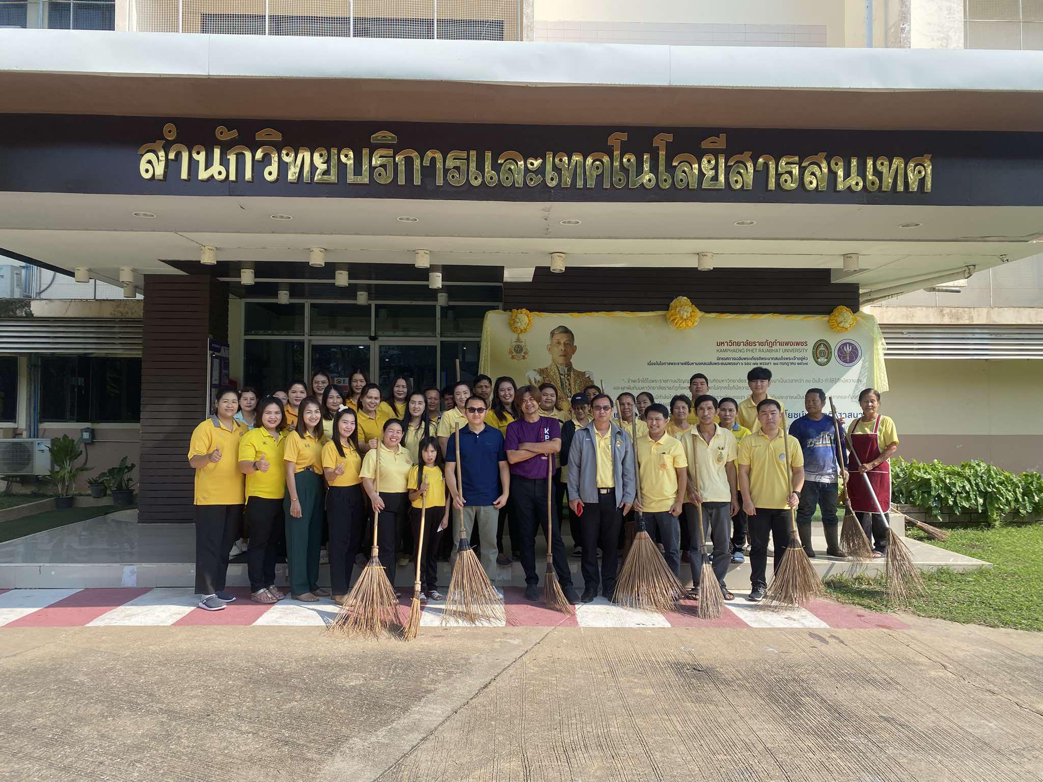 12. กิจกรรม Big Cleaning Day เนื่องในวันคล้ายวันสวรรคต พระบรมชนกาธิเบศร มหาภูมิพลอดุลยเดชมหาราช บรมนาถบพิตร ประจำปี 2567