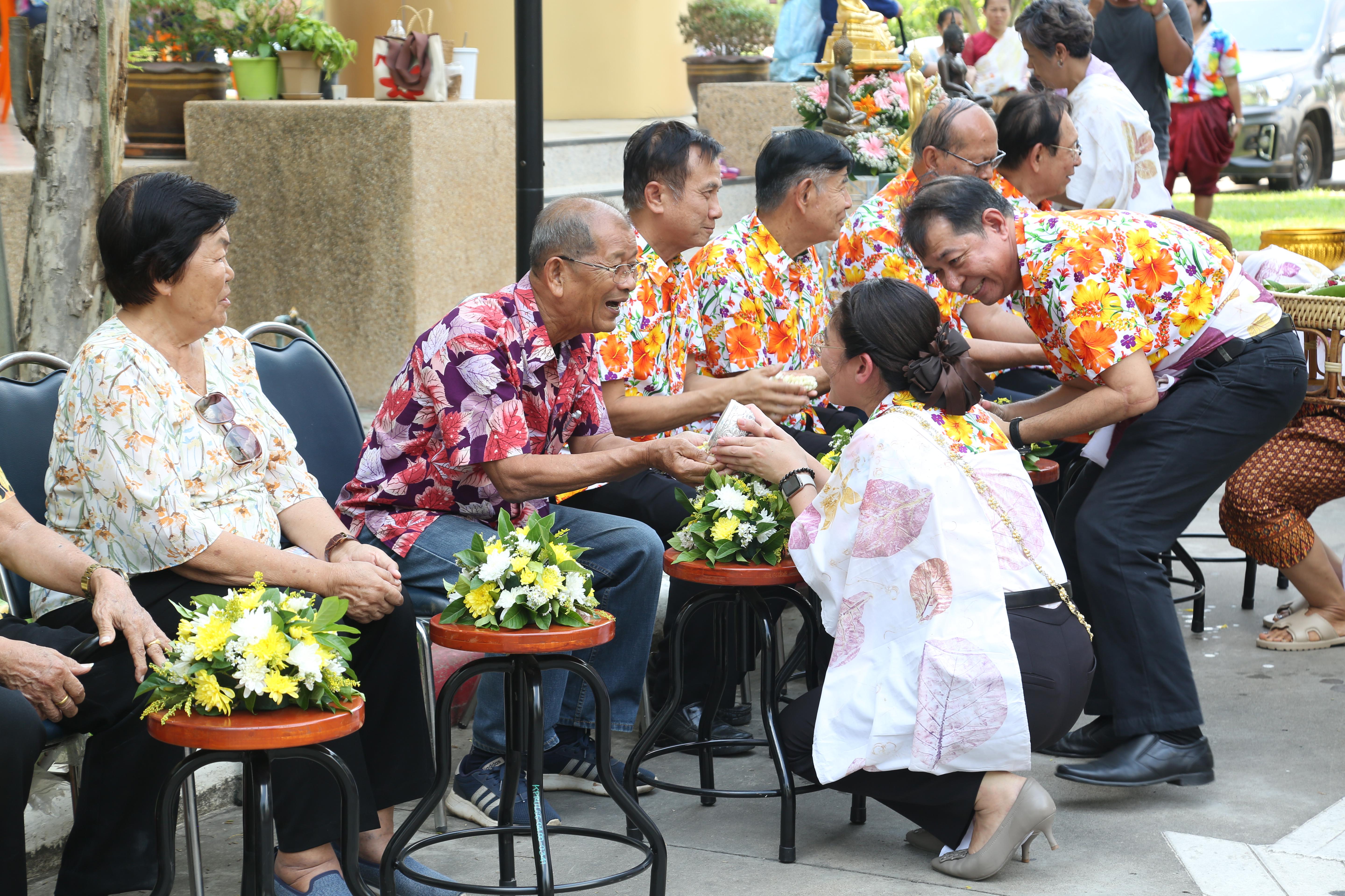 63. กิจกรรม KPRU สวมผ้าไทย ห่มสไบ ใส่โจงสงกรานต์ สืบสานประเพณี ประจำปี 2568 ในวันที่ 30 เมษายน 2568