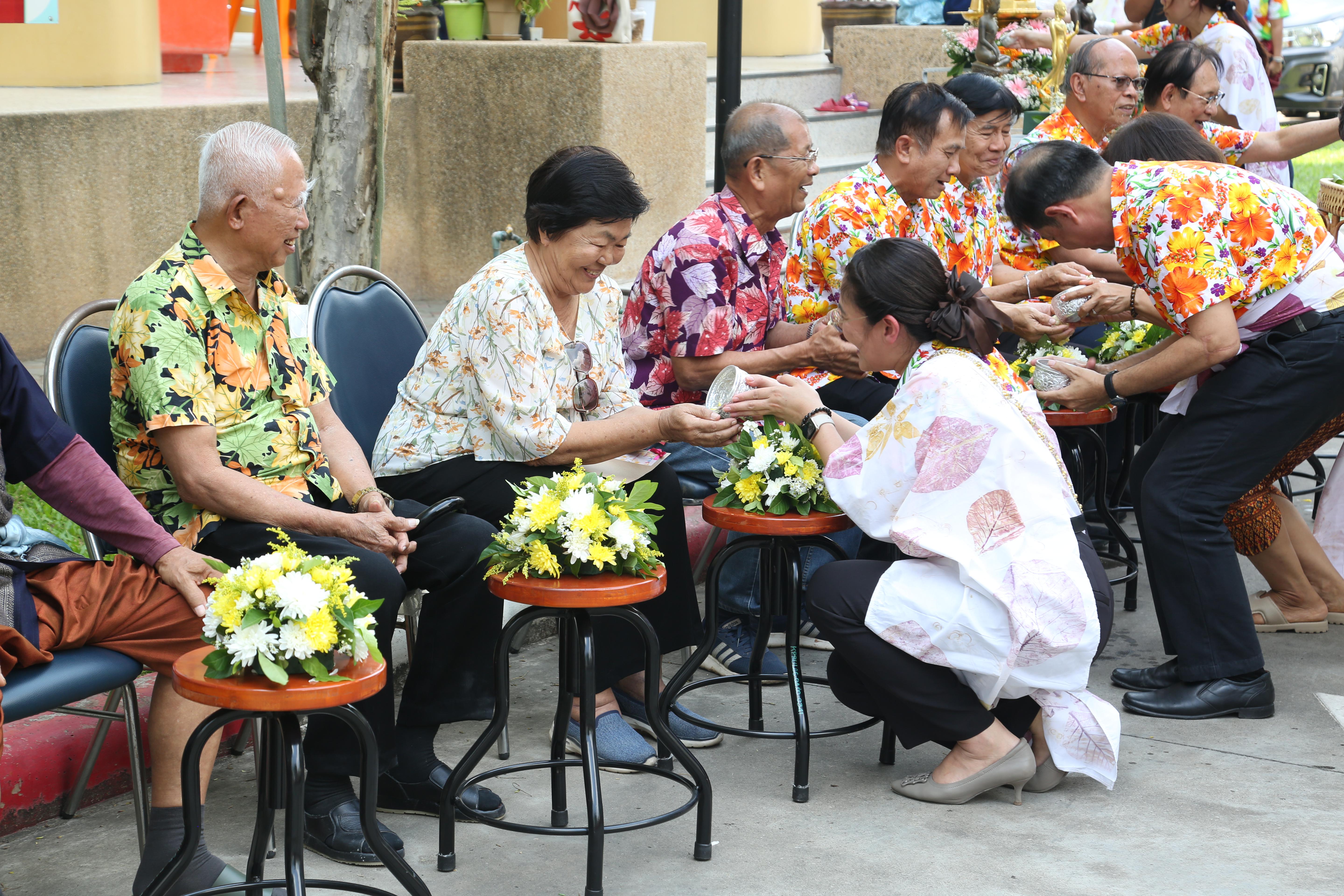 64. กิจกรรม KPRU สวมผ้าไทย ห่มสไบ ใส่โจงสงกรานต์ สืบสานประเพณี ประจำปี 2568 ในวันที่ 30 เมษายน 2568