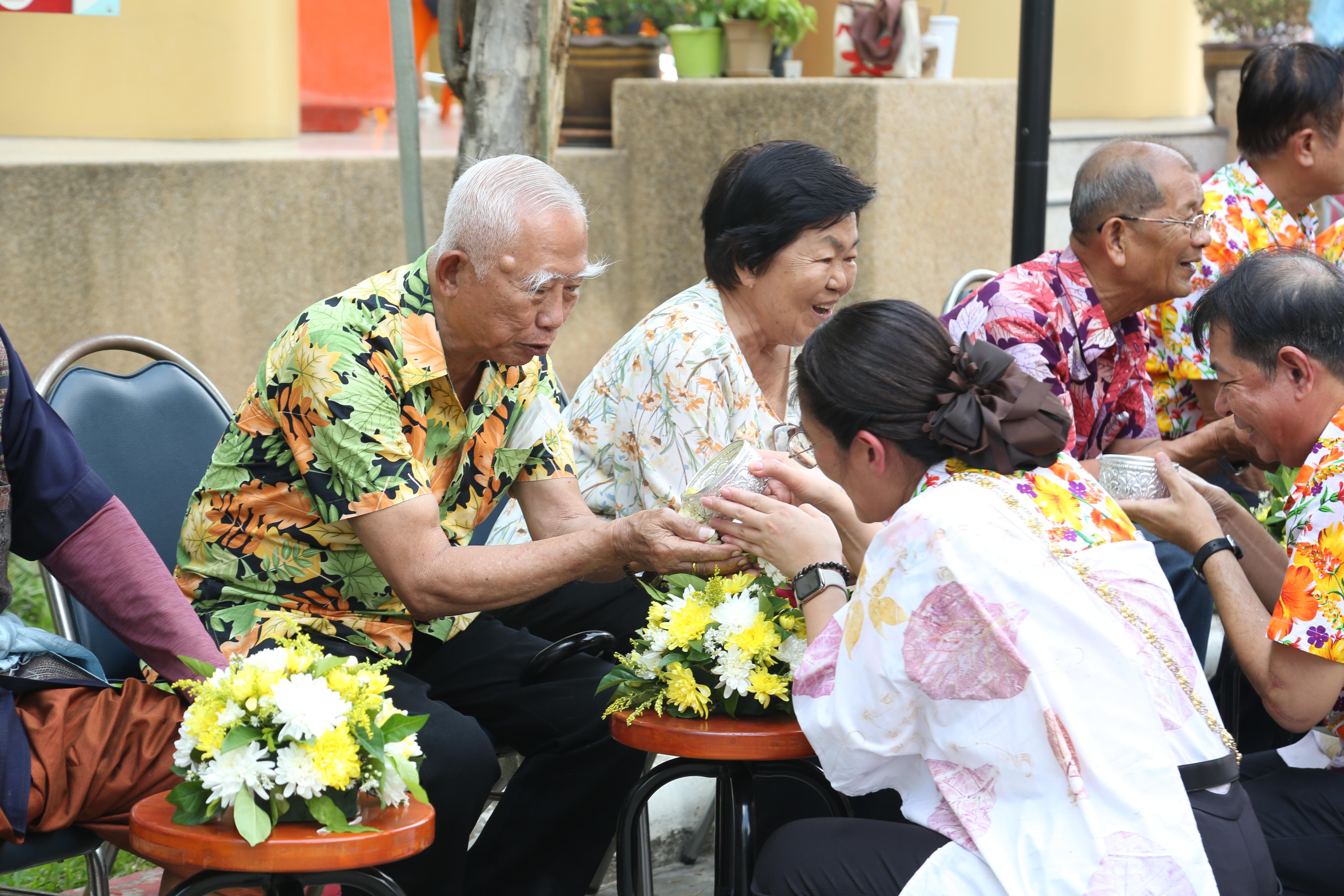 66. กิจกรรม KPRU สวมผ้าไทย ห่มสไบ ใส่โจงสงกรานต์ สืบสานประเพณี ประจำปี 2568 ในวันที่ 30 เมษายน 2568