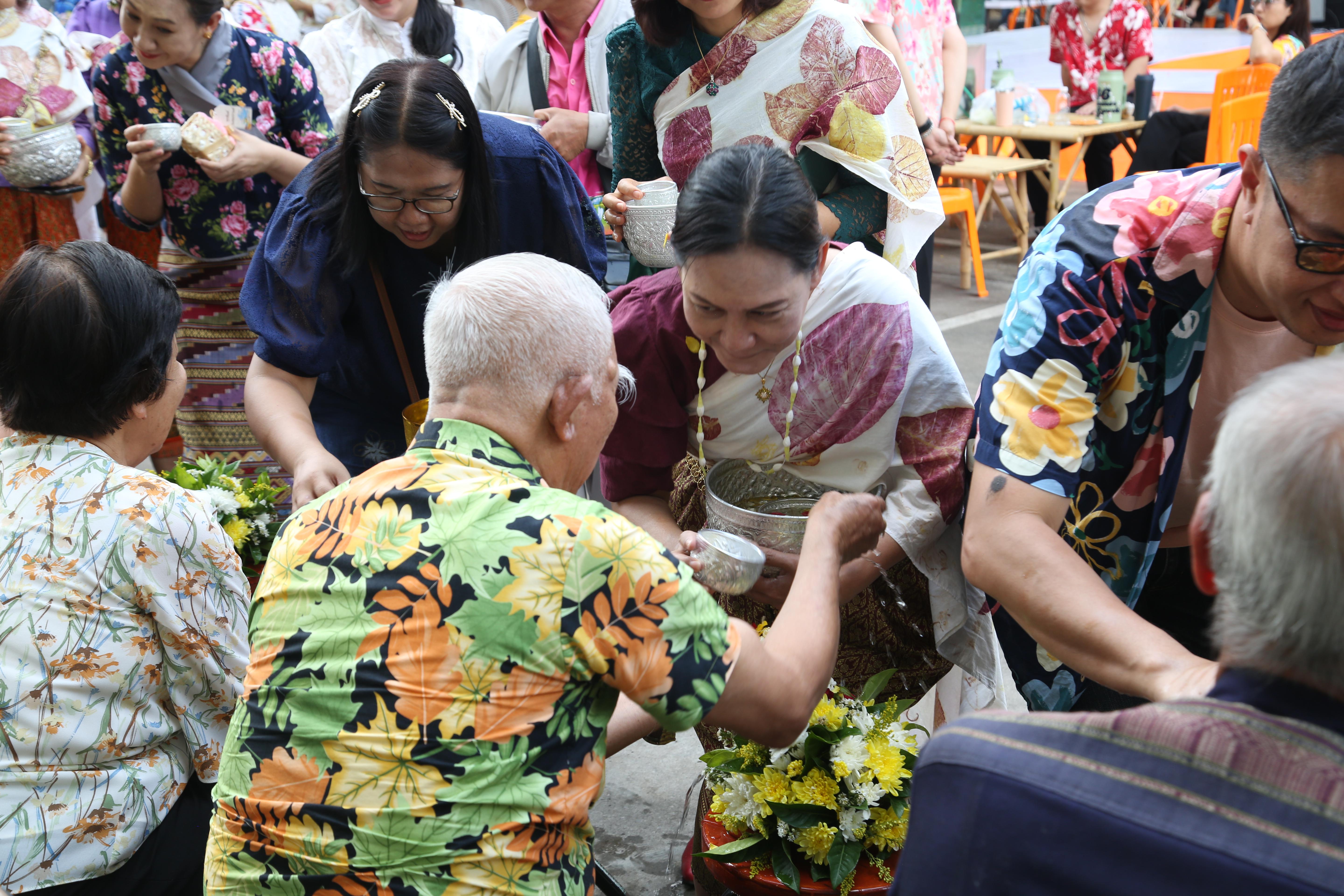 71. กิจกรรม KPRU สวมผ้าไทย ห่มสไบ ใส่โจงสงกรานต์ สืบสานประเพณี ประจำปี 2568 ในวันที่ 30 เมษายน 2568