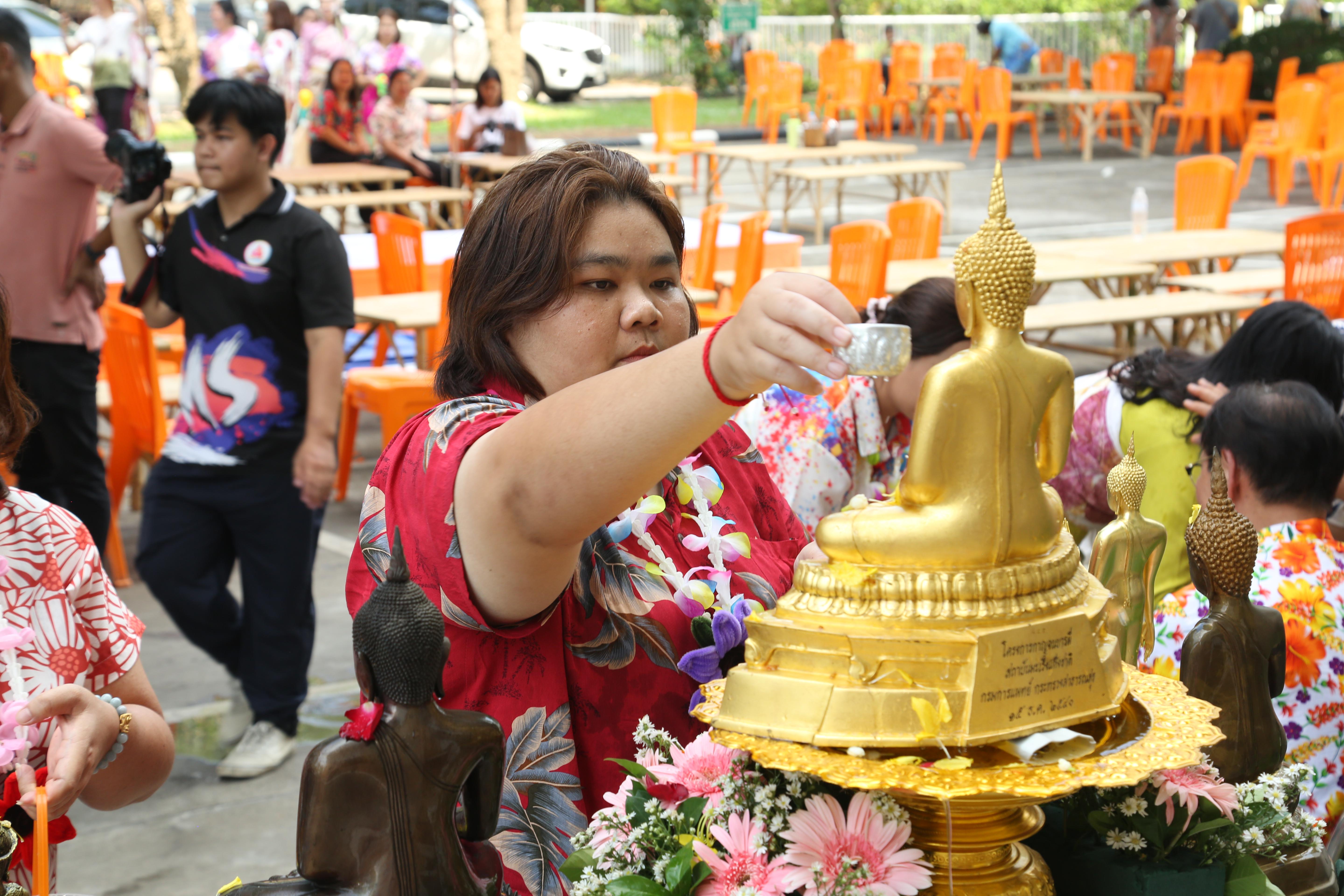 110. กิจกรรม KPRU สวมผ้าไทย ห่มสไบ ใส่โจงสงกรานต์ สืบสานประเพณี ประจำปี 2568 ในวันที่ 30 เมษายน 2568