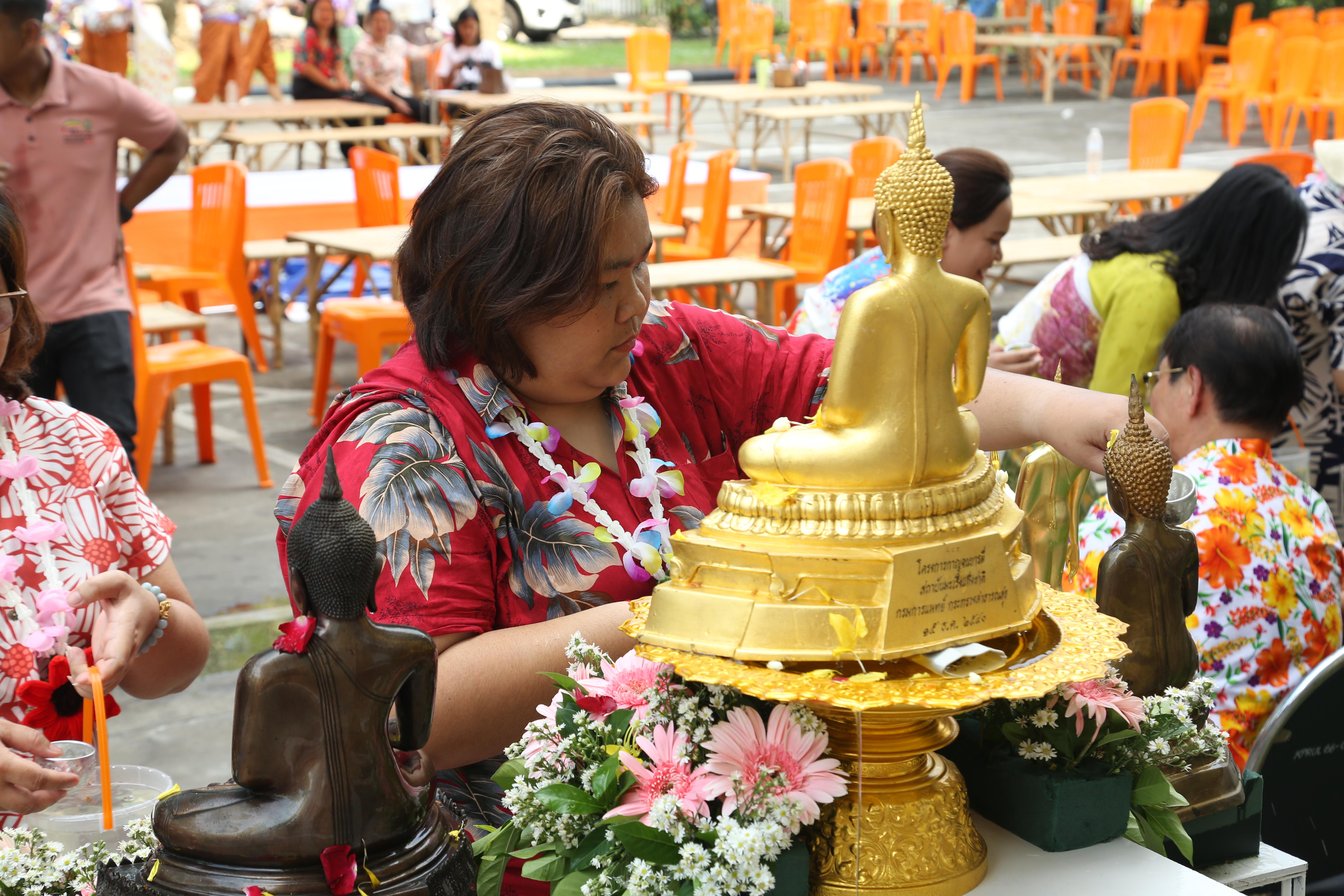 111. กิจกรรม KPRU สวมผ้าไทย ห่มสไบ ใส่โจงสงกรานต์ สืบสานประเพณี ประจำปี 2568 ในวันที่ 30 เมษายน 2568