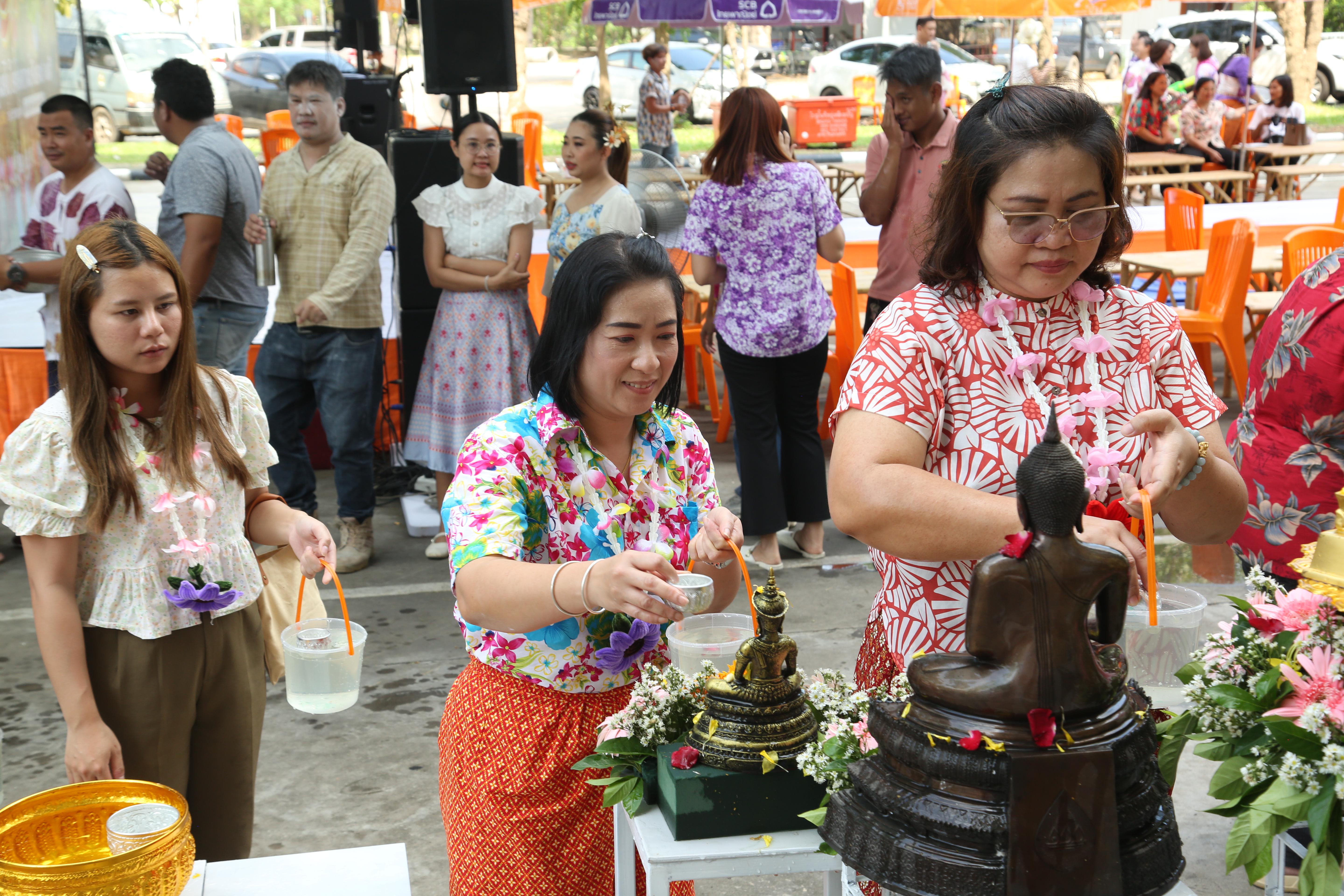 114. กิจกรรม KPRU สวมผ้าไทย ห่มสไบ ใส่โจงสงกรานต์ สืบสานประเพณี ประจำปี 2568 ในวันที่ 30 เมษายน 2568