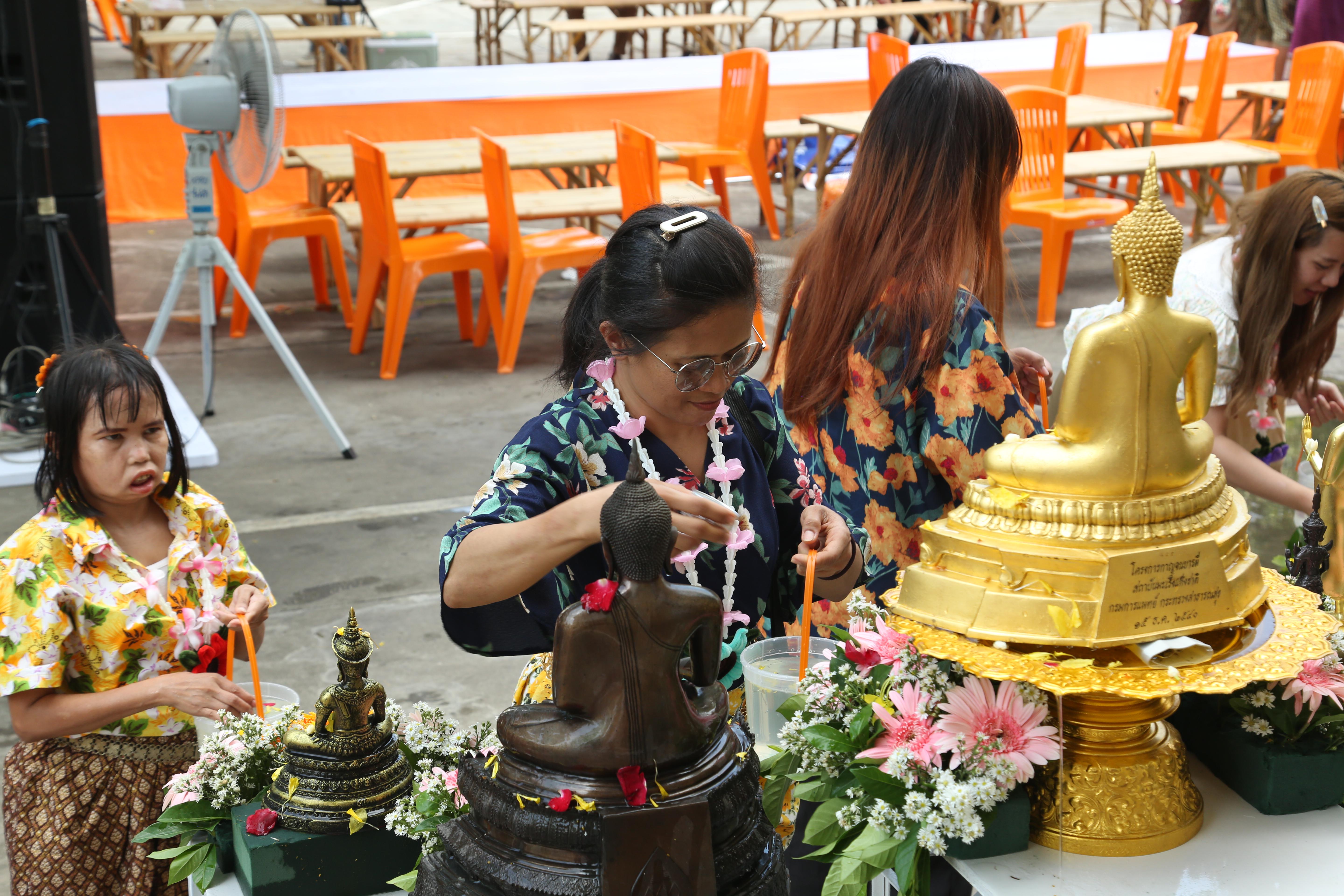 121. กิจกรรม KPRU สวมผ้าไทย ห่มสไบ ใส่โจงสงกรานต์ สืบสานประเพณี ประจำปี 2568 ในวันที่ 30 เมษายน 2568