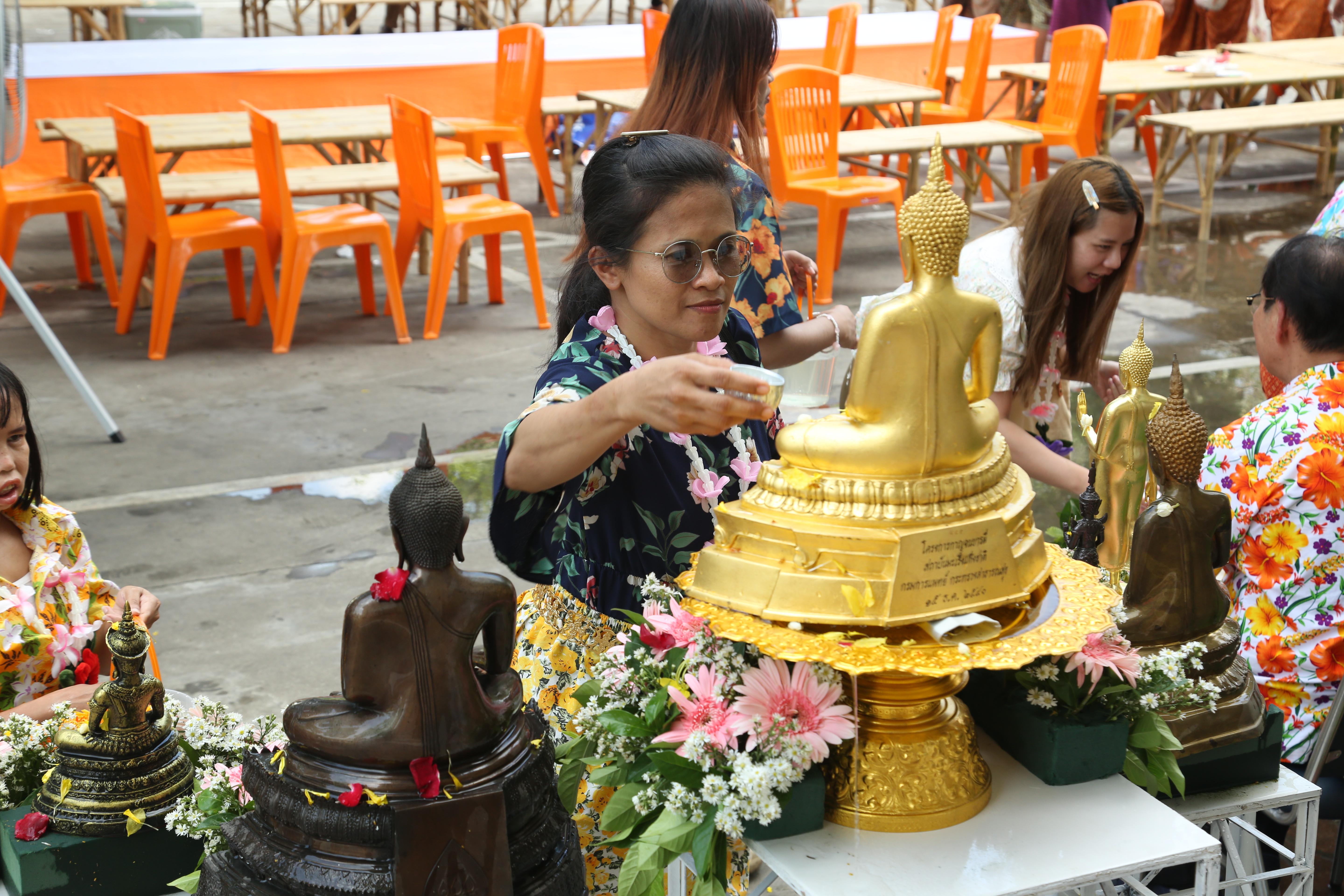 122. กิจกรรม KPRU สวมผ้าไทย ห่มสไบ ใส่โจงสงกรานต์ สืบสานประเพณี ประจำปี 2568 ในวันที่ 30 เมษายน 2568