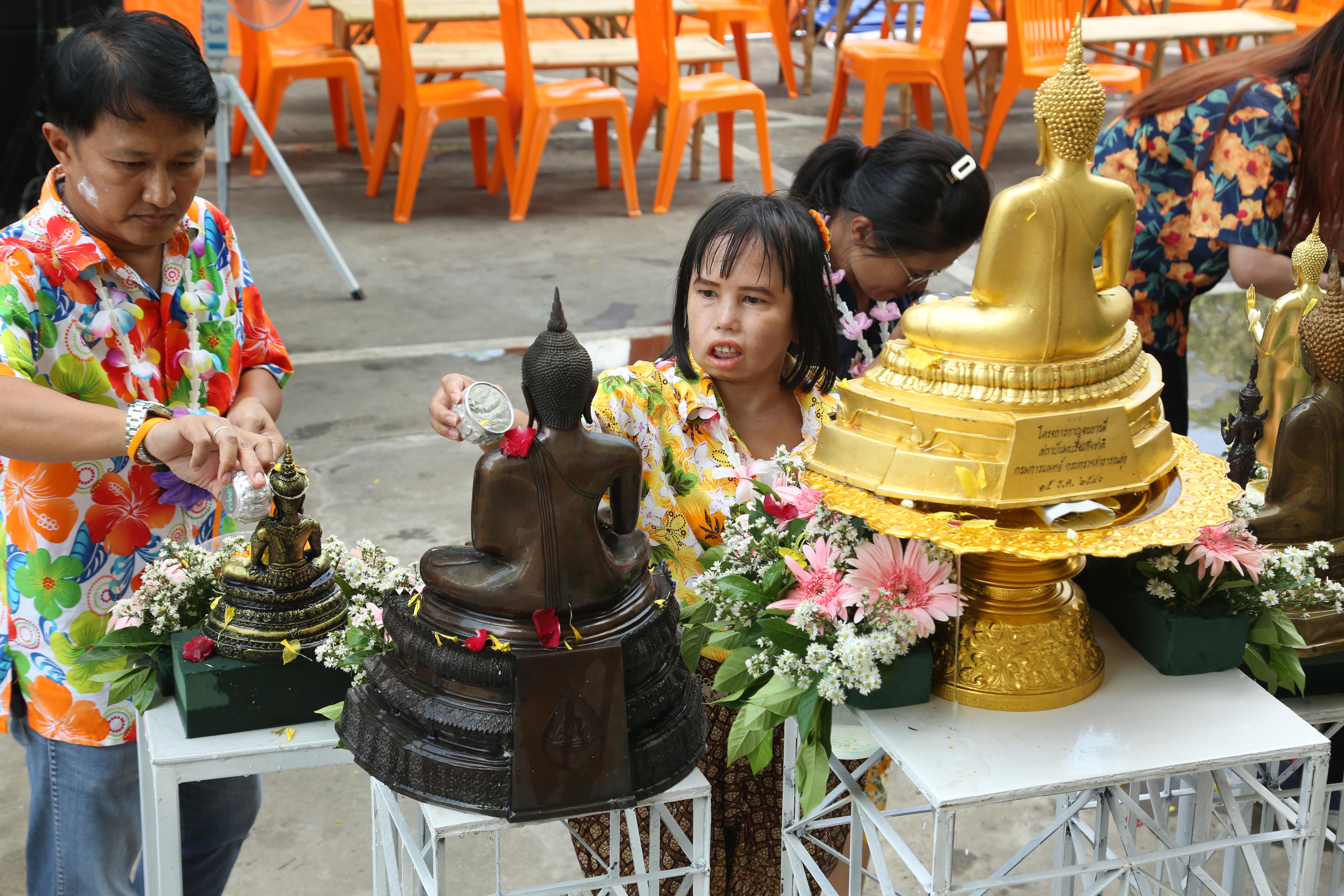 123. กิจกรรม KPRU สวมผ้าไทย ห่มสไบ ใส่โจงสงกรานต์ สืบสานประเพณี ประจำปี 2568 ในวันที่ 30 เมษายน 2568