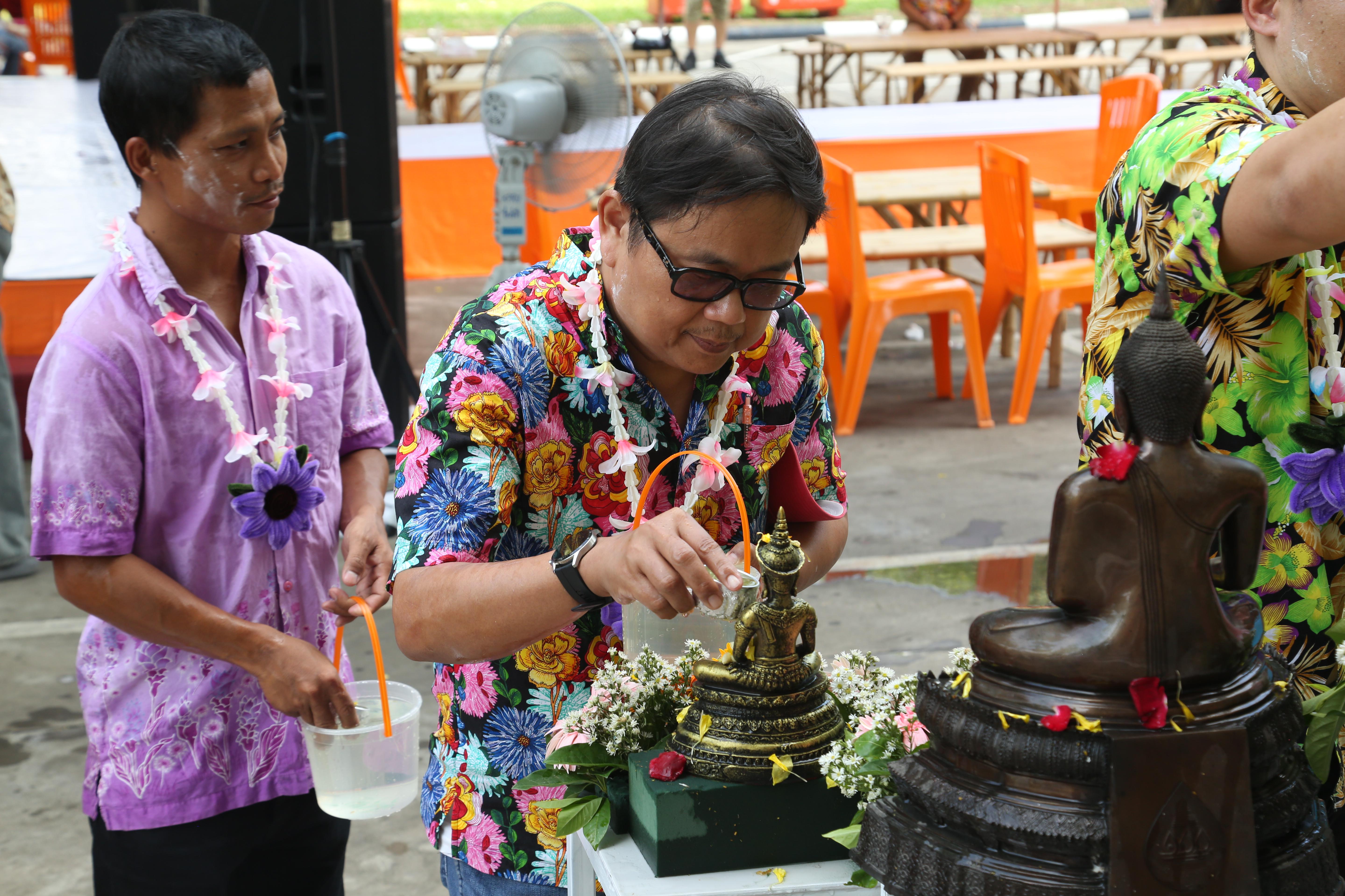 127. กิจกรรม KPRU สวมผ้าไทย ห่มสไบ ใส่โจงสงกรานต์ สืบสานประเพณี ประจำปี 2568 ในวันที่ 30 เมษายน 2568