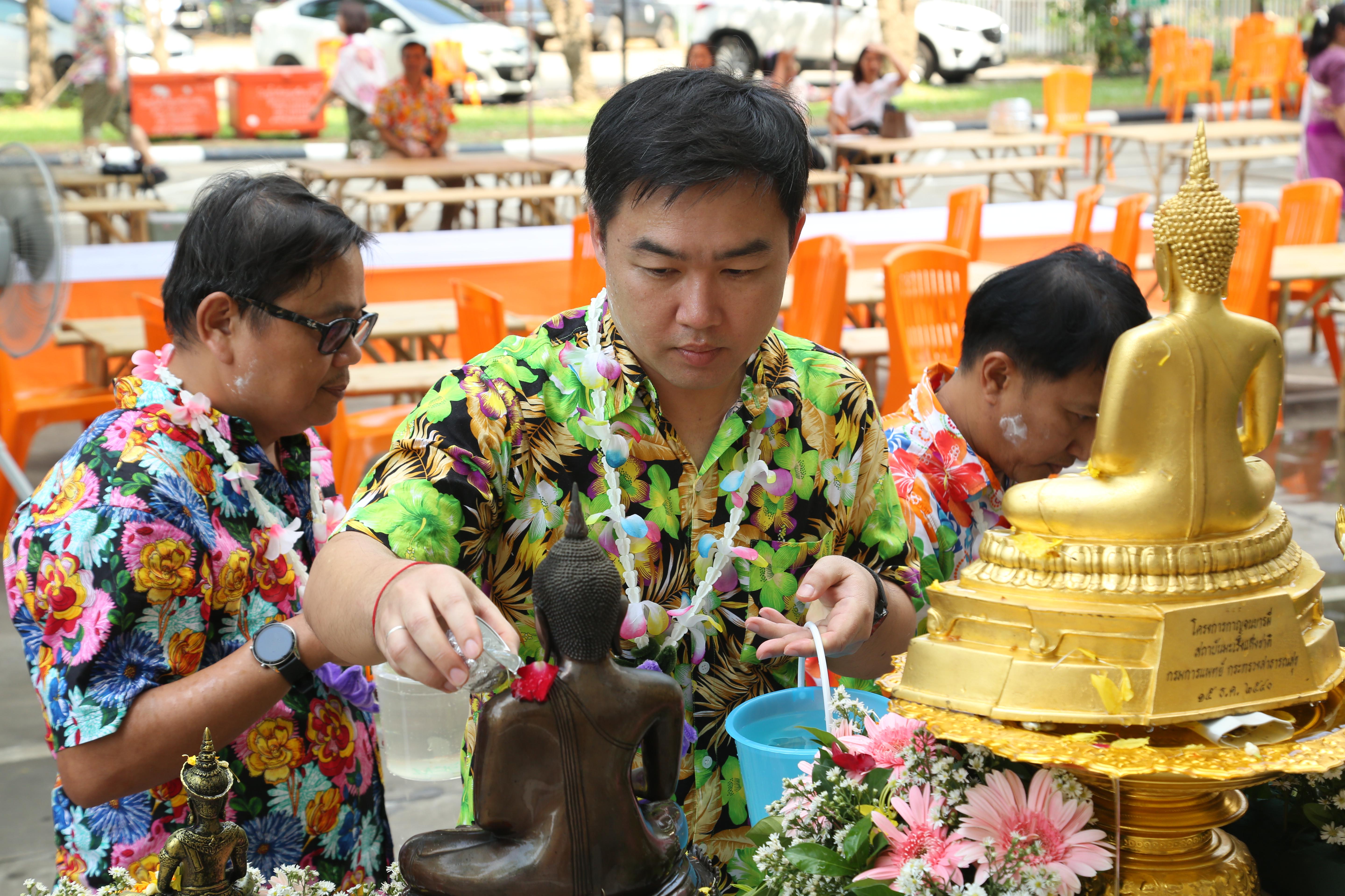 130. กิจกรรม KPRU สวมผ้าไทย ห่มสไบ ใส่โจงสงกรานต์ สืบสานประเพณี ประจำปี 2568 ในวันที่ 30 เมษายน 2568