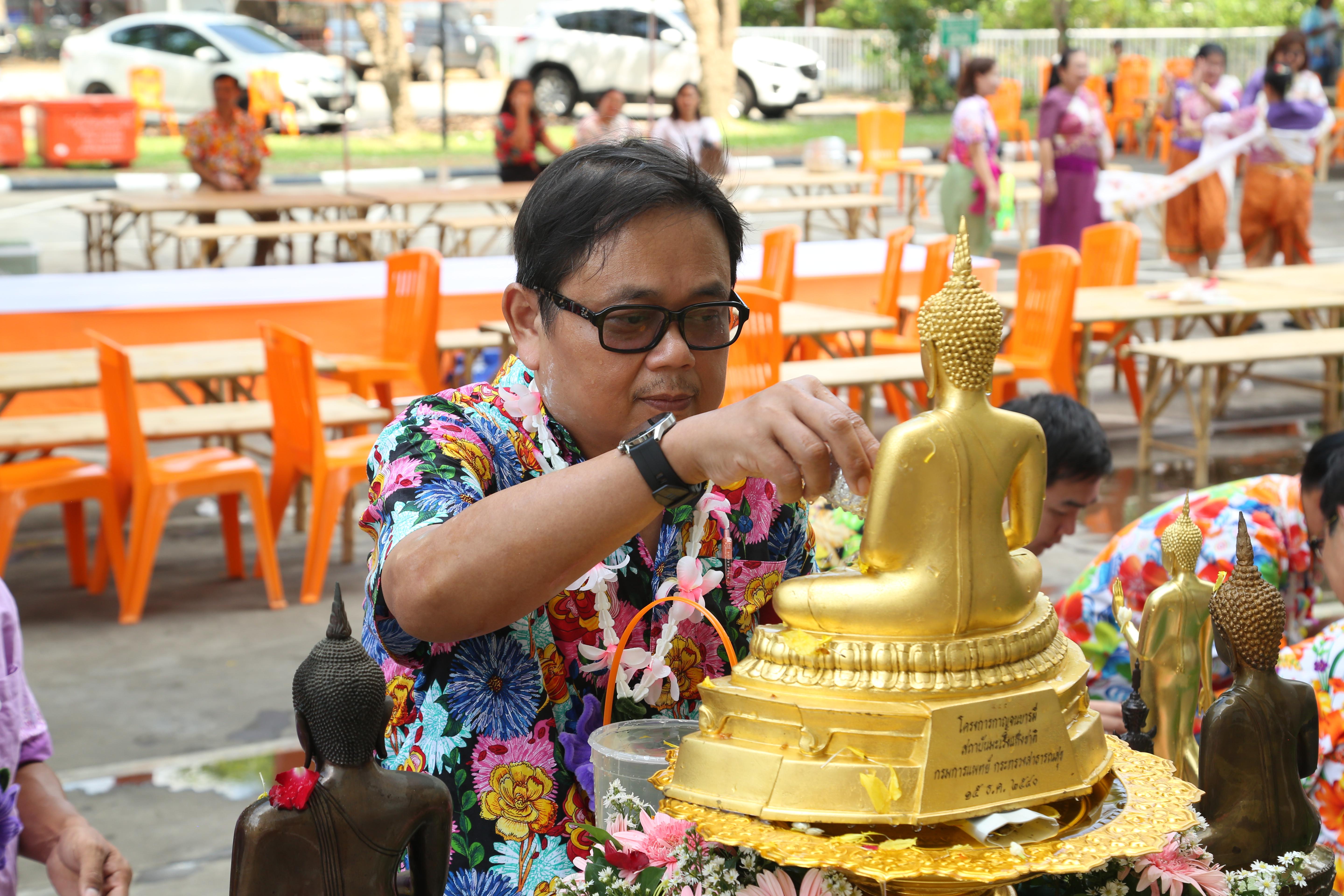 132. กิจกรรม KPRU สวมผ้าไทย ห่มสไบ ใส่โจงสงกรานต์ สืบสานประเพณี ประจำปี 2568 ในวันที่ 30 เมษายน 2568