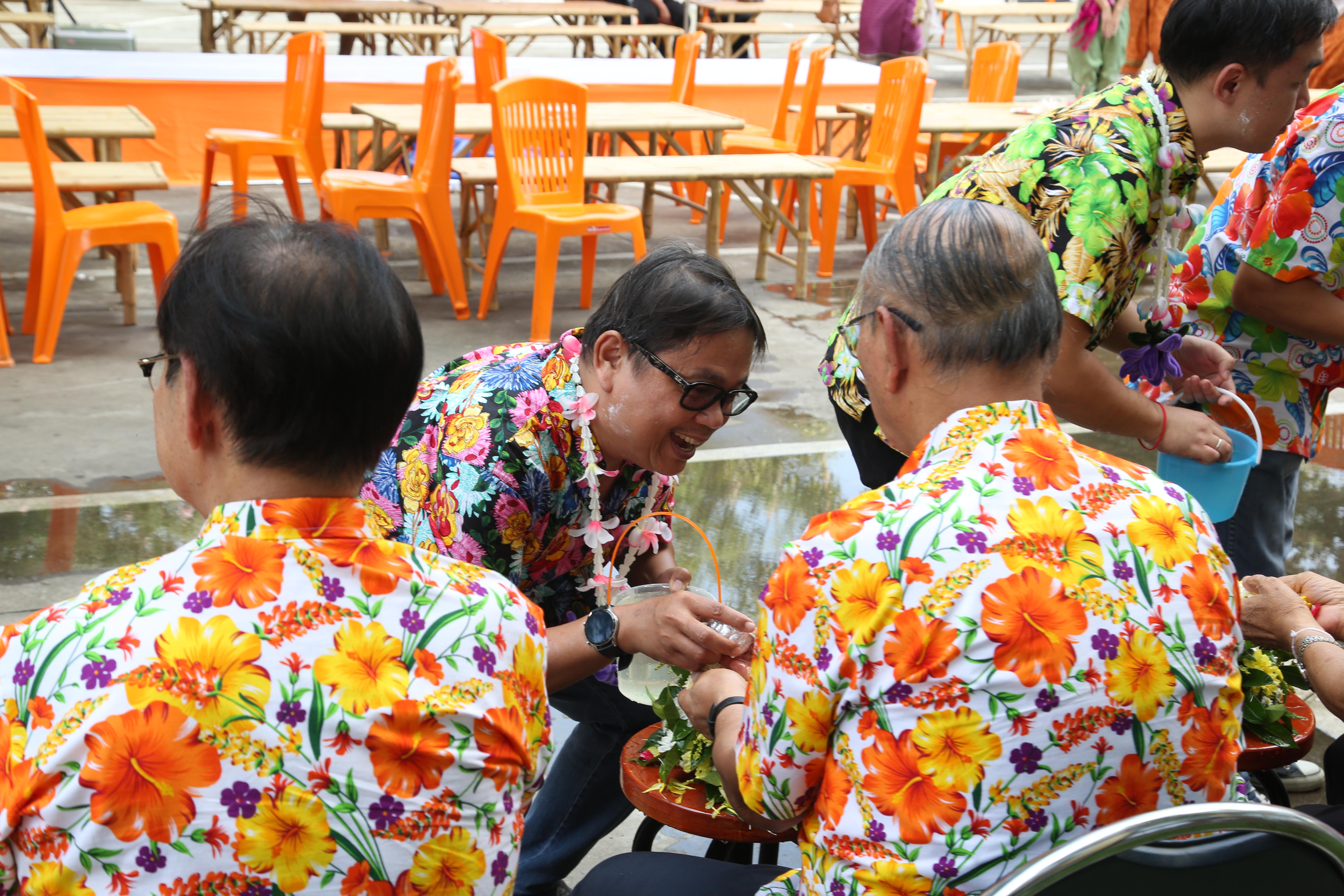 140. กิจกรรม KPRU สวมผ้าไทย ห่มสไบ ใส่โจงสงกรานต์ สืบสานประเพณี ประจำปี 2568 ในวันที่ 30 เมษายน 2568