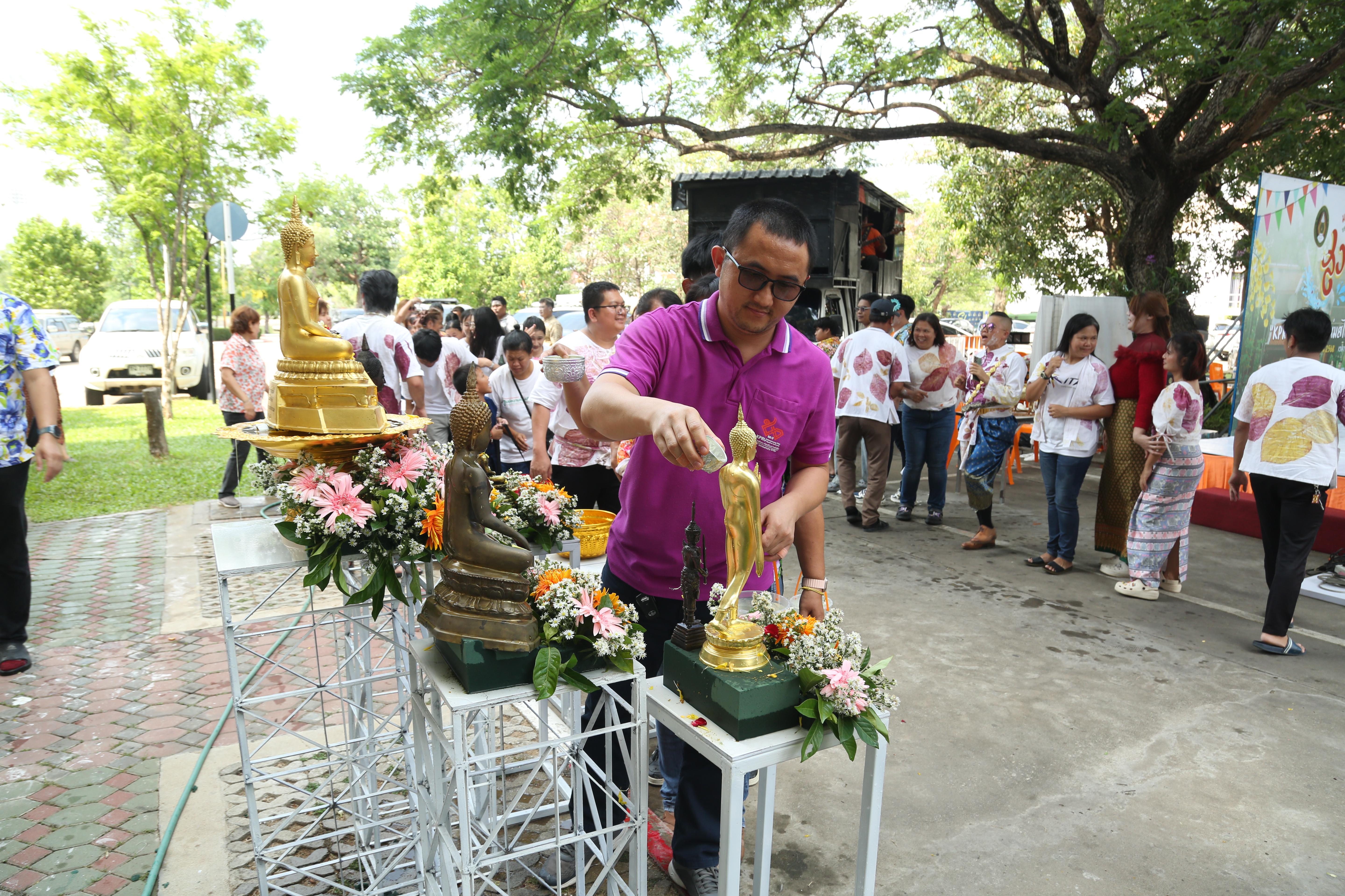 144. กิจกรรม KPRU สวมผ้าไทย ห่มสไบ ใส่โจงสงกรานต์ สืบสานประเพณี ประจำปี 2568 ในวันที่ 30 เมษายน 2568