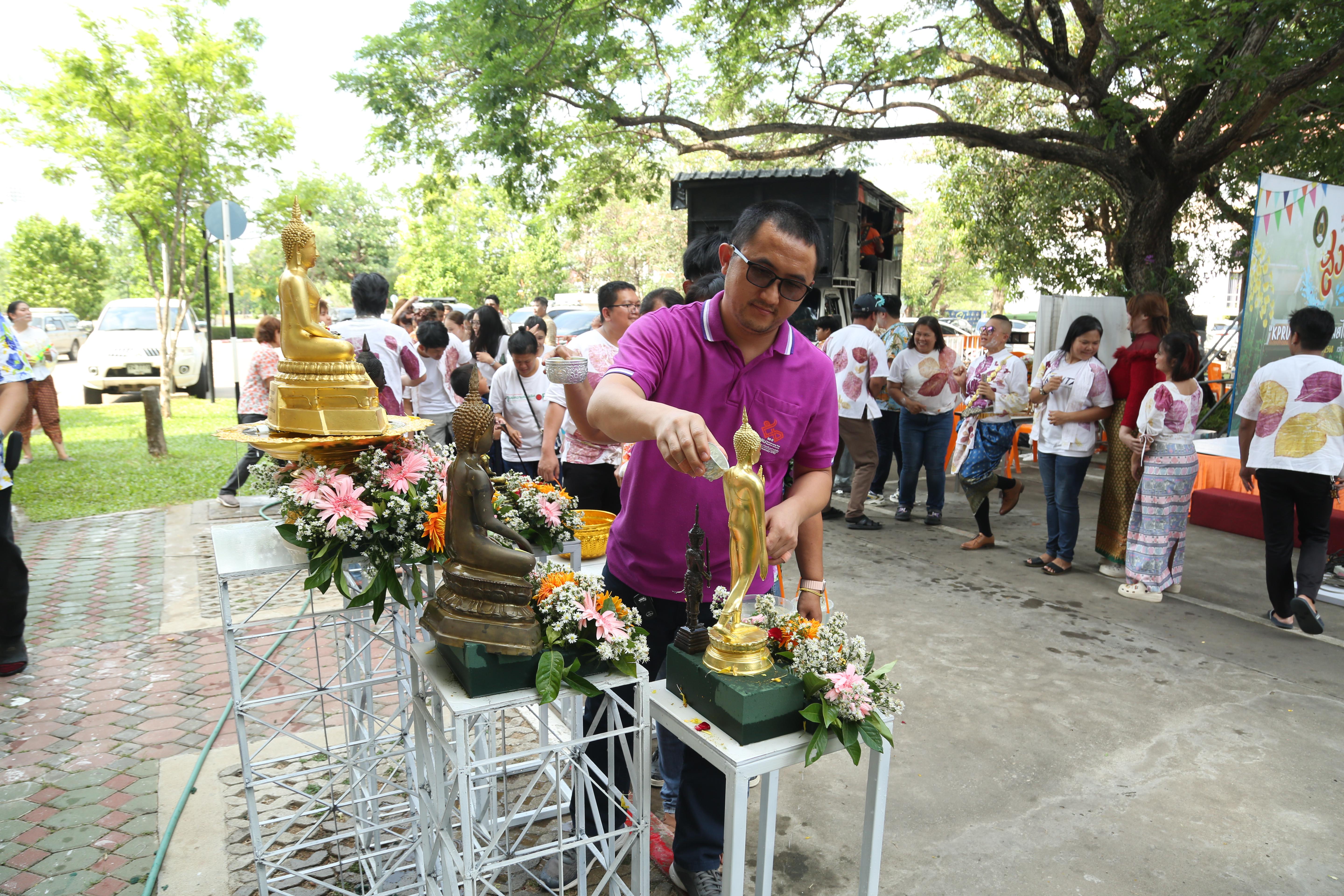 145. กิจกรรม KPRU สวมผ้าไทย ห่มสไบ ใส่โจงสงกรานต์ สืบสานประเพณี ประจำปี 2568 ในวันที่ 30 เมษายน 2568