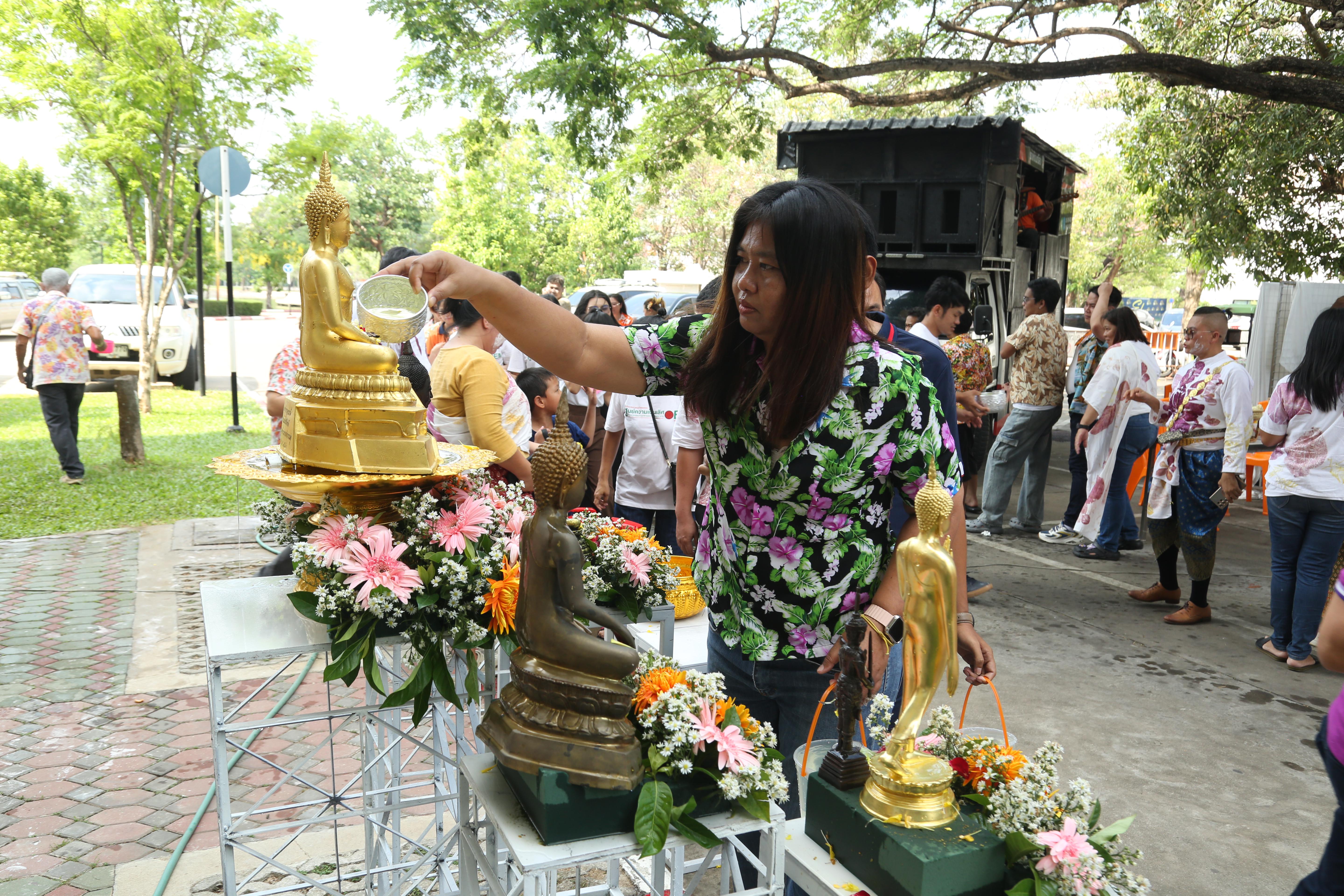 146. กิจกรรม KPRU สวมผ้าไทย ห่มสไบ ใส่โจงสงกรานต์ สืบสานประเพณี ประจำปี 2568 ในวันที่ 30 เมษายน 2568