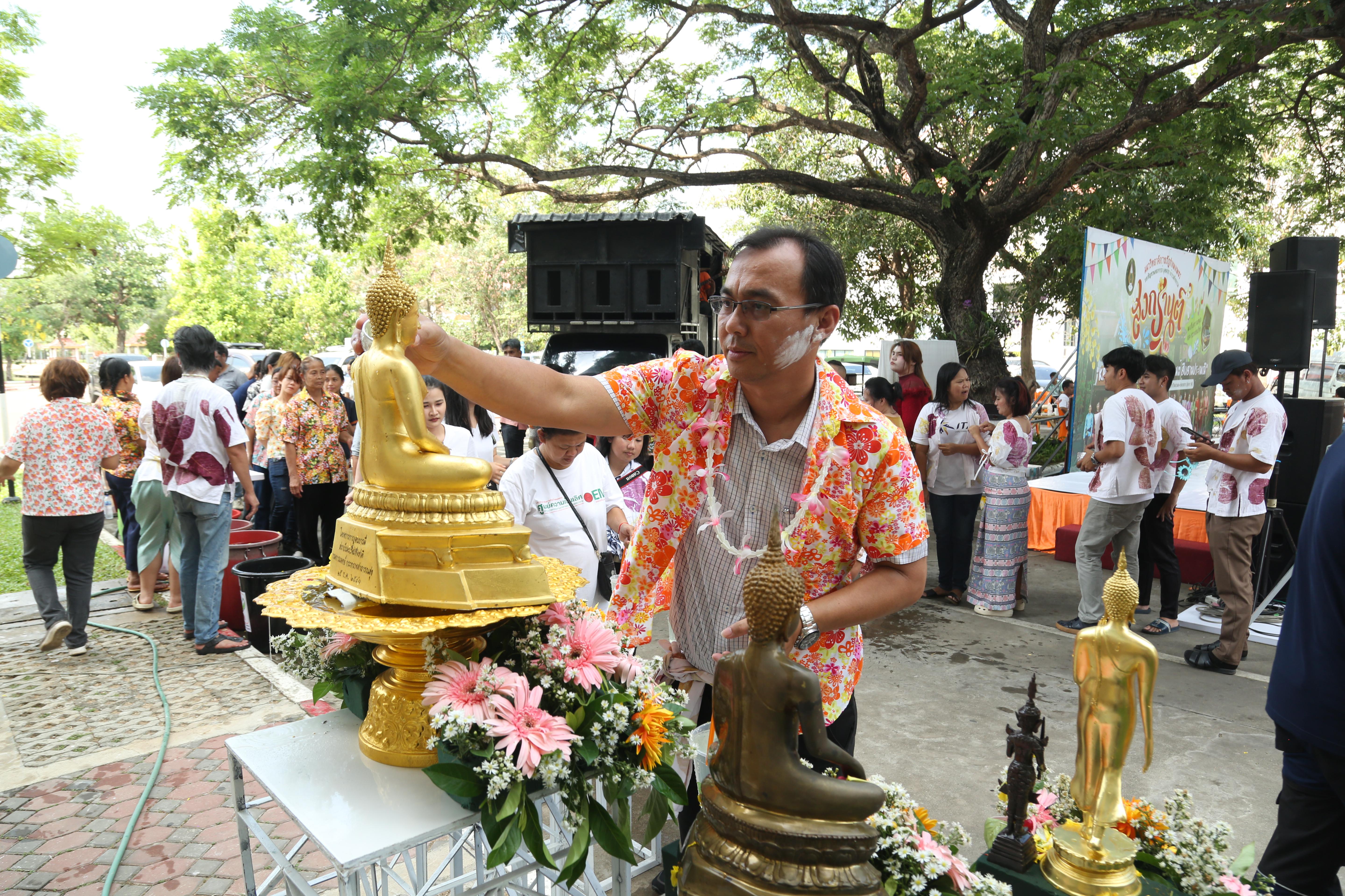 151. กิจกรรม KPRU สวมผ้าไทย ห่มสไบ ใส่โจงสงกรานต์ สืบสานประเพณี ประจำปี 2568 ในวันที่ 30 เมษายน 2568