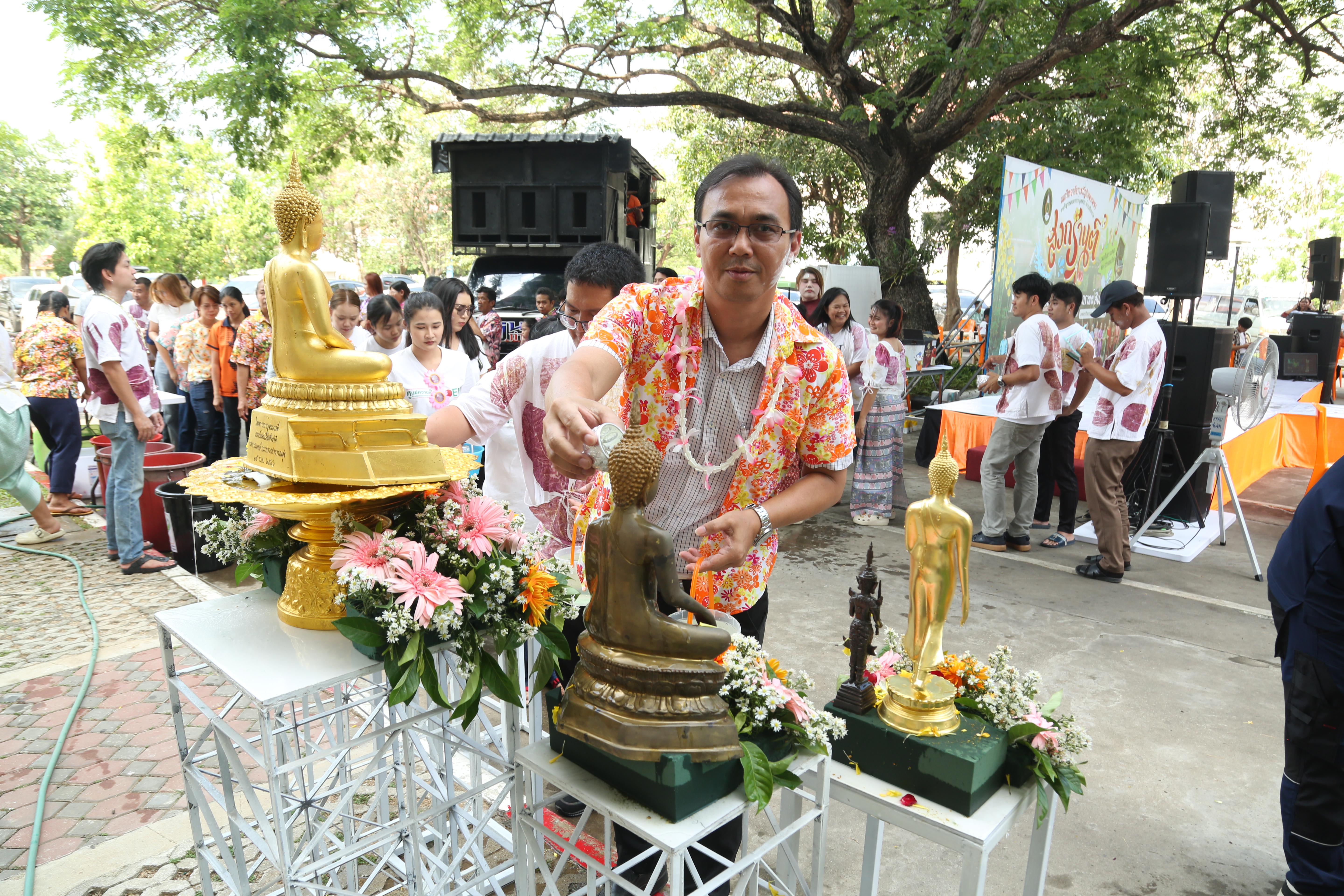 152. กิจกรรม KPRU สวมผ้าไทย ห่มสไบ ใส่โจงสงกรานต์ สืบสานประเพณี ประจำปี 2568 ในวันที่ 30 เมษายน 2568