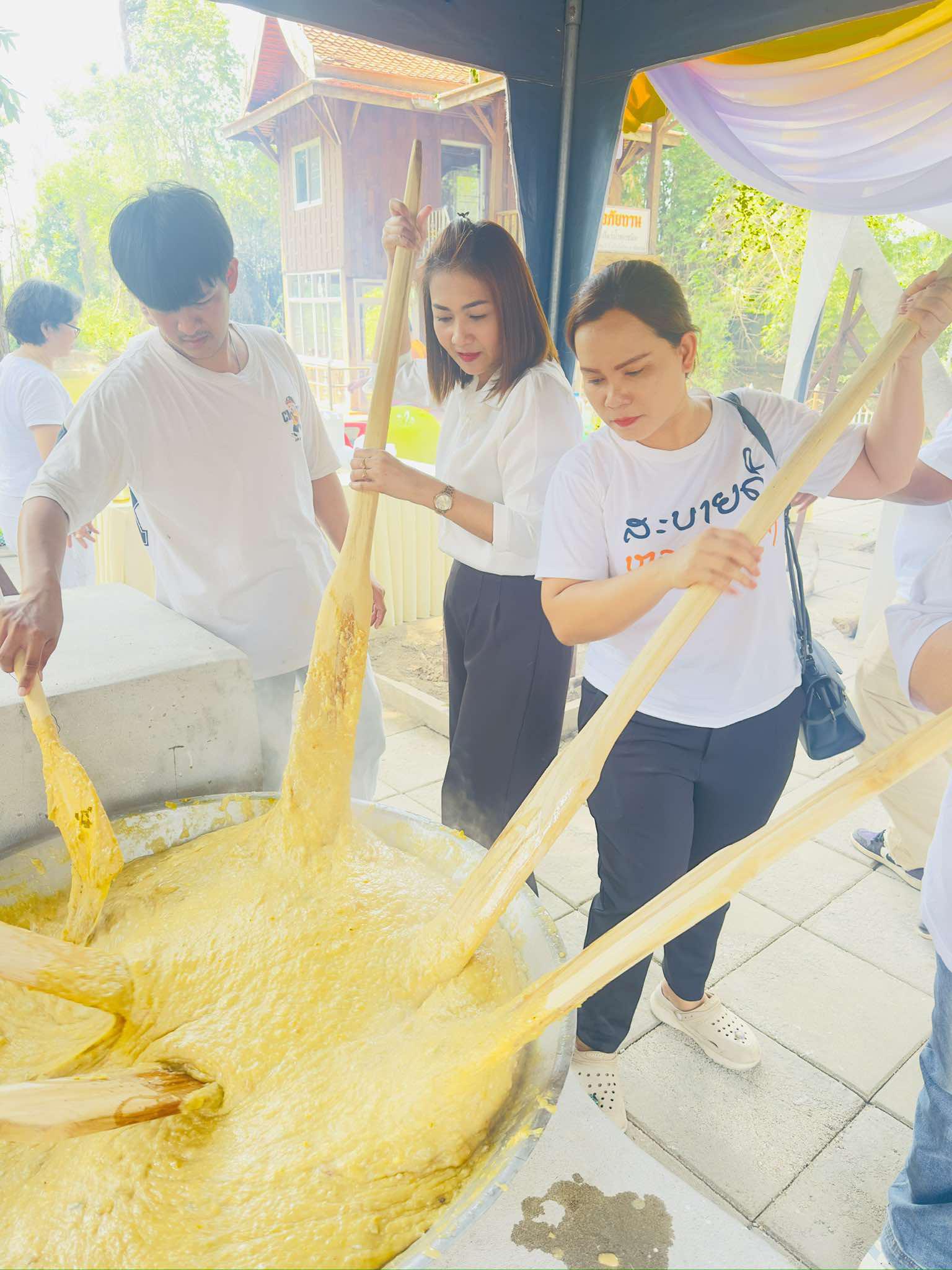1. วันที่ 10 พฤษภาคม 2568 บุคลากรสำนักวิทยบริการและเทคโนโลยีสารสนเทศ มหาวิทยาลัยราชภัฏกำแพงเพชร ร่วมพิธีกวนข้าวทิพย์ (ข้าวมธุปายาส) ถวายเป็นพุทธบูชา