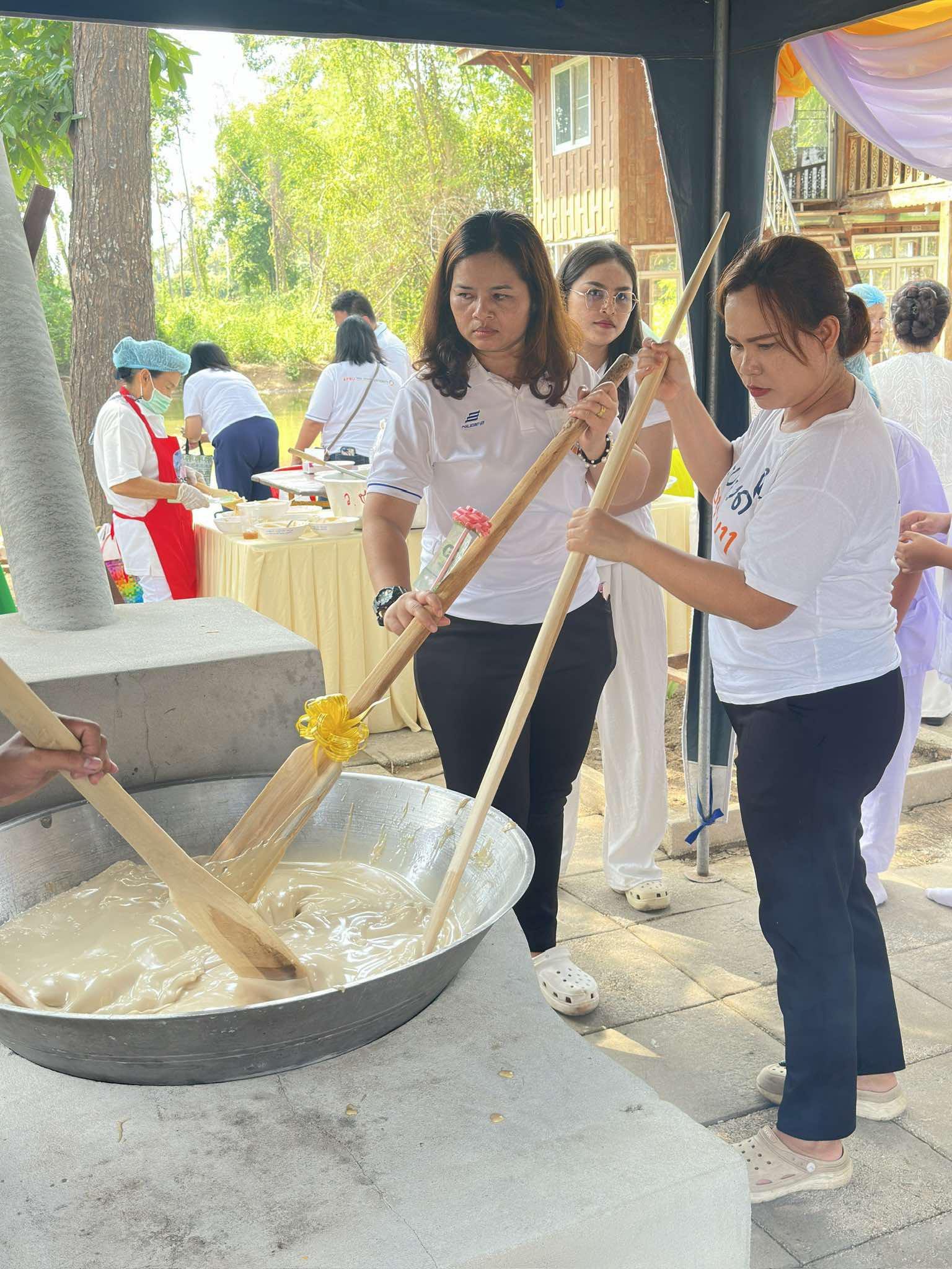 4. วันที่ 10 พฤษภาคม 2568 บุคลากรสำนักวิทยบริการและเทคโนโลยีสารสนเทศ มหาวิทยาลัยราชภัฏกำแพงเพชร ร่วมพิธีกวนข้าวทิพย์ (ข้าวมธุปายาส) ถวายเป็นพุทธบูชา