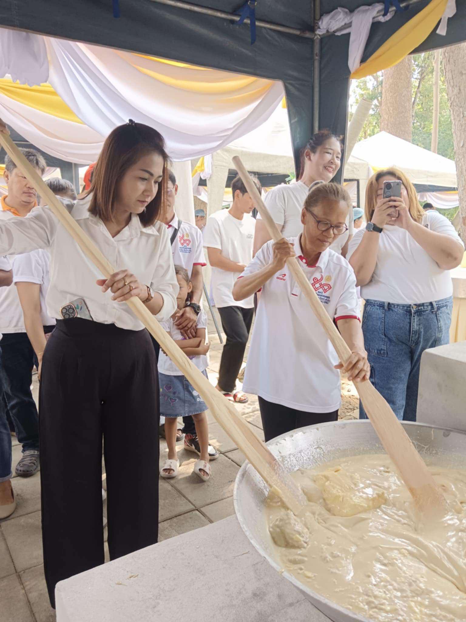 8. วันที่ 10 พฤษภาคม 2568 บุคลากรสำนักวิทยบริการและเทคโนโลยีสารสนเทศ มหาวิทยาลัยราชภัฏกำแพงเพชร ร่วมพิธีกวนข้าวทิพย์ (ข้าวมธุปายาส) ถวายเป็นพุทธบูชา
