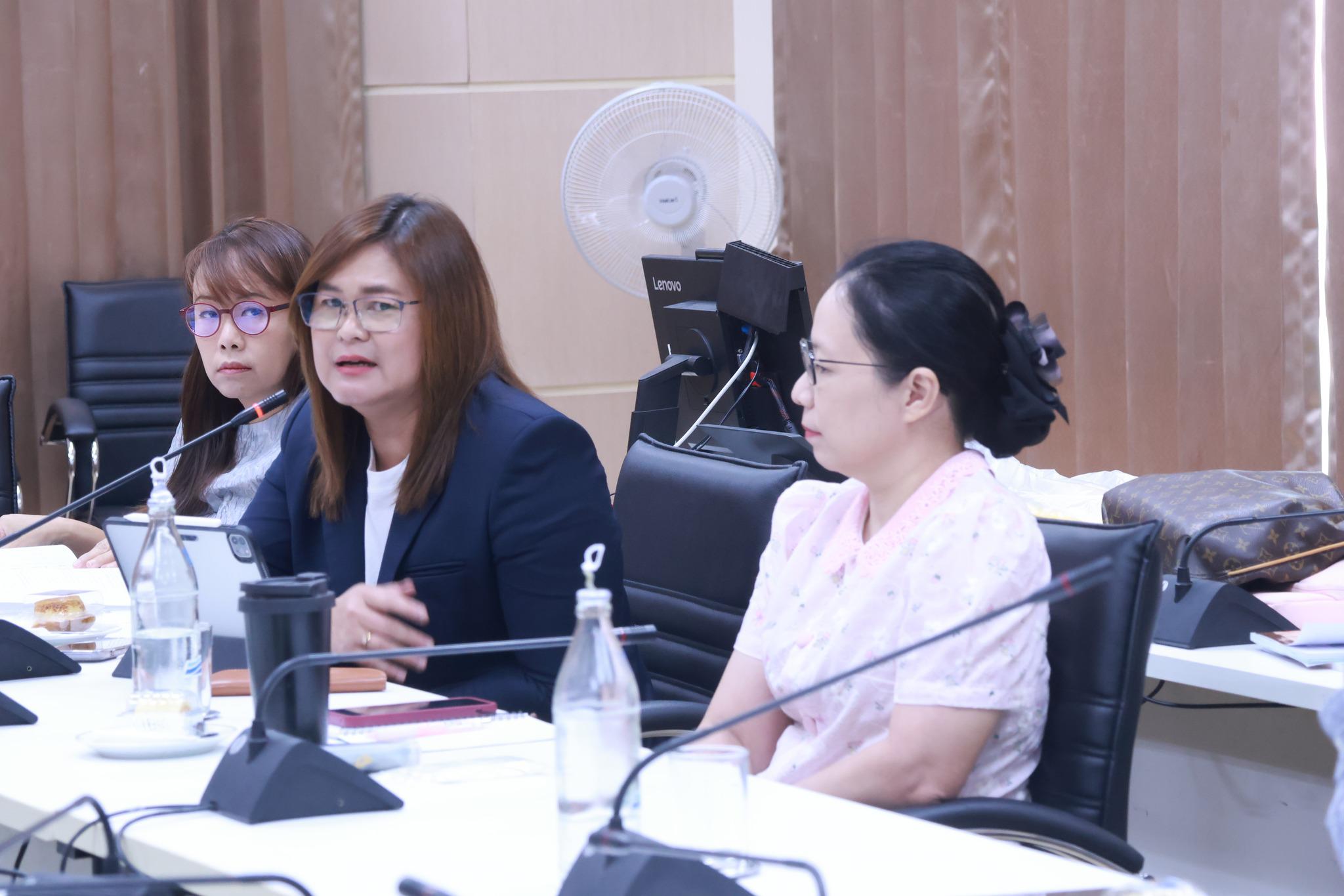 ผู้บริหารสำนักวิทยบริการและเทคโนโลยีสารสนเทศ รับมอบนโยบาย ผู้บริหารมหาวิทยาลัยราชภัฏกำแพงเพชร