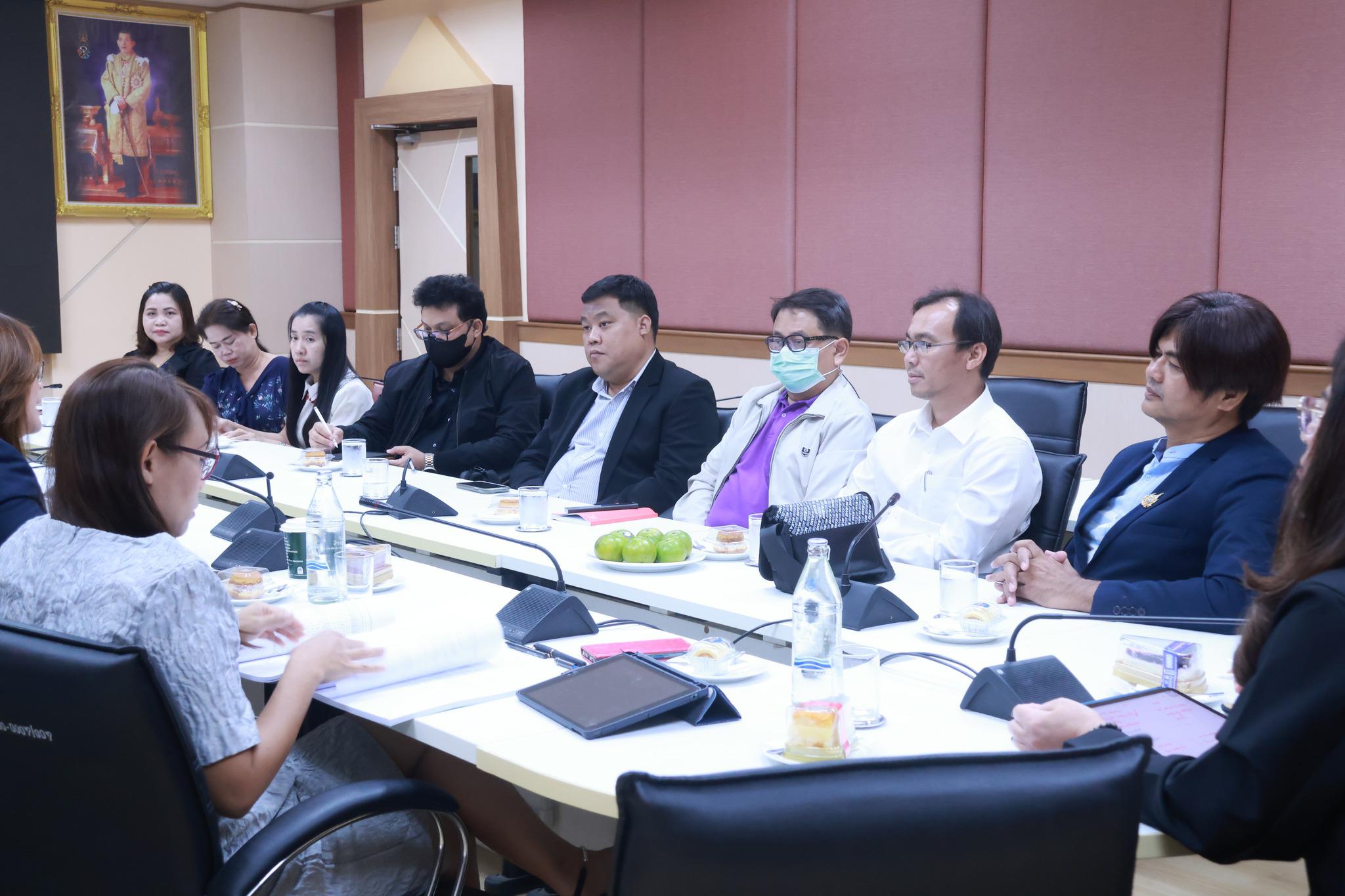 ผู้บริหารสำนักวิทยบริการและเทคโนโลยีสารสนเทศ รับมอบนโยบาย ผู้บริหารมหาวิทยาลัยราชภัฏกำแพงเพชร