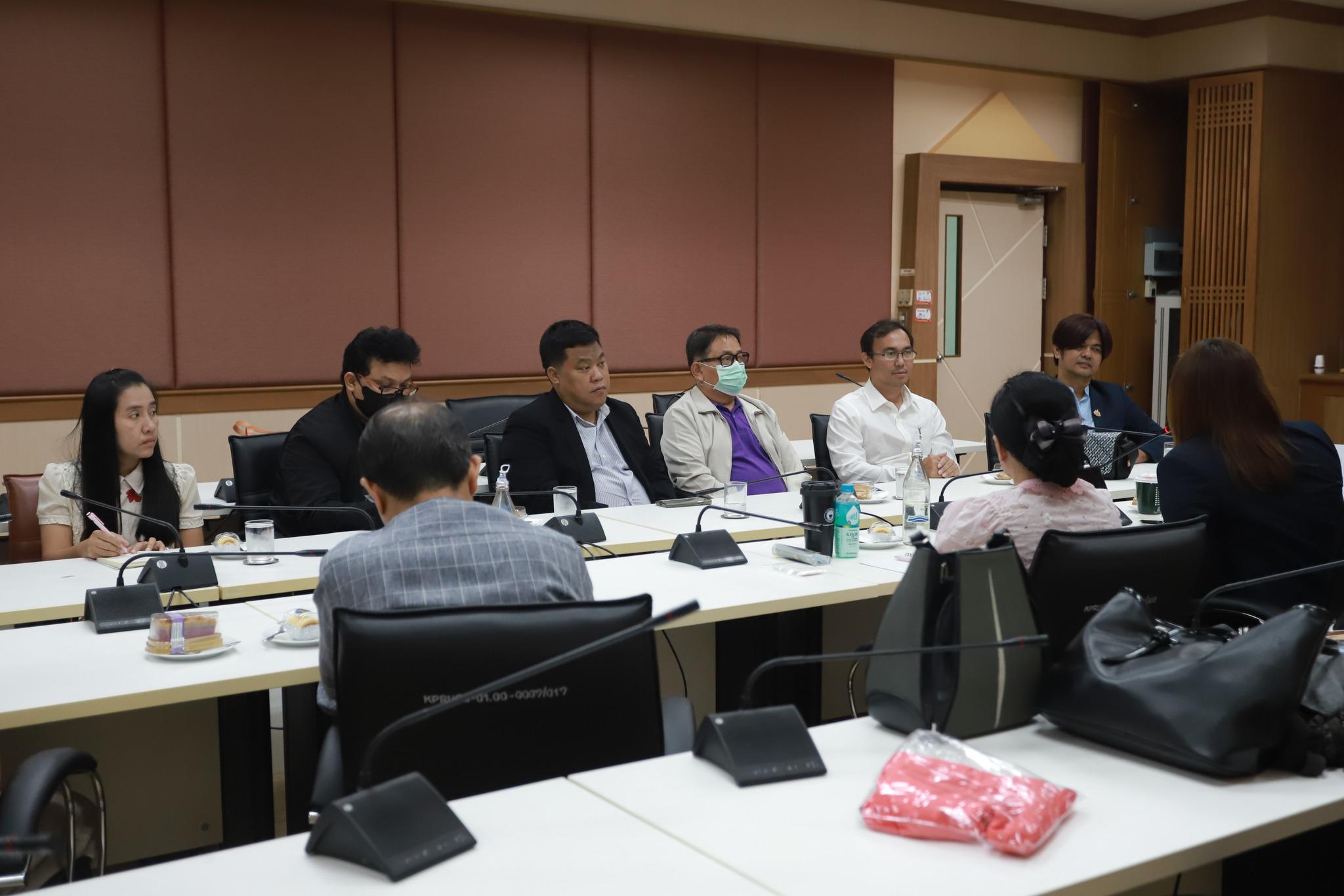 ผู้บริหารสำนักวิทยบริการและเทคโนโลยีสารสนเทศ รับมอบนโยบาย ผู้บริหารมหาวิทยาลัยราชภัฏกำแพงเพชร