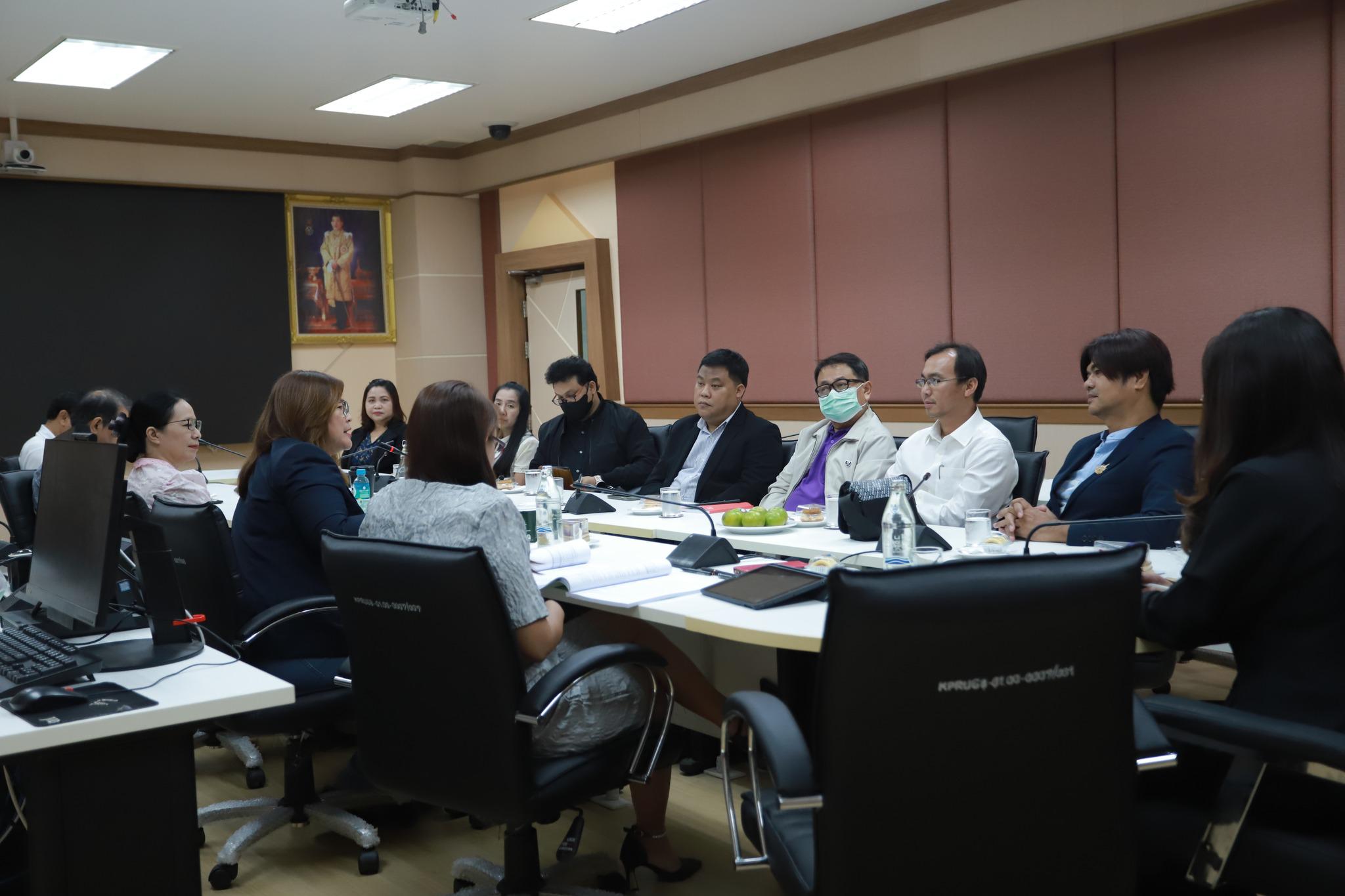 11. ผู้บริหารสำนักวิทยบริการและเทคโนโลยีสารสนเทศ รับมอบนโยบาย ผู้บริหารมหาวิทยาลัยราชภัฏกำแพงเพชร