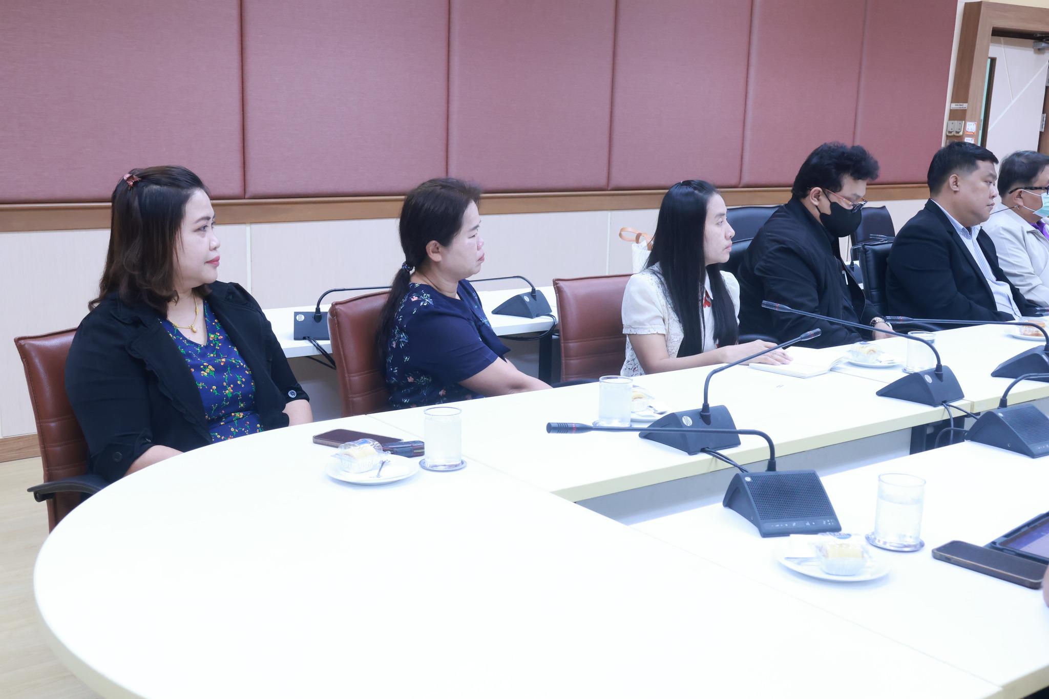 12. ผู้บริหารสำนักวิทยบริการและเทคโนโลยีสารสนเทศ รับมอบนโยบาย ผู้บริหารมหาวิทยาลัยราชภัฏกำแพงเพชร