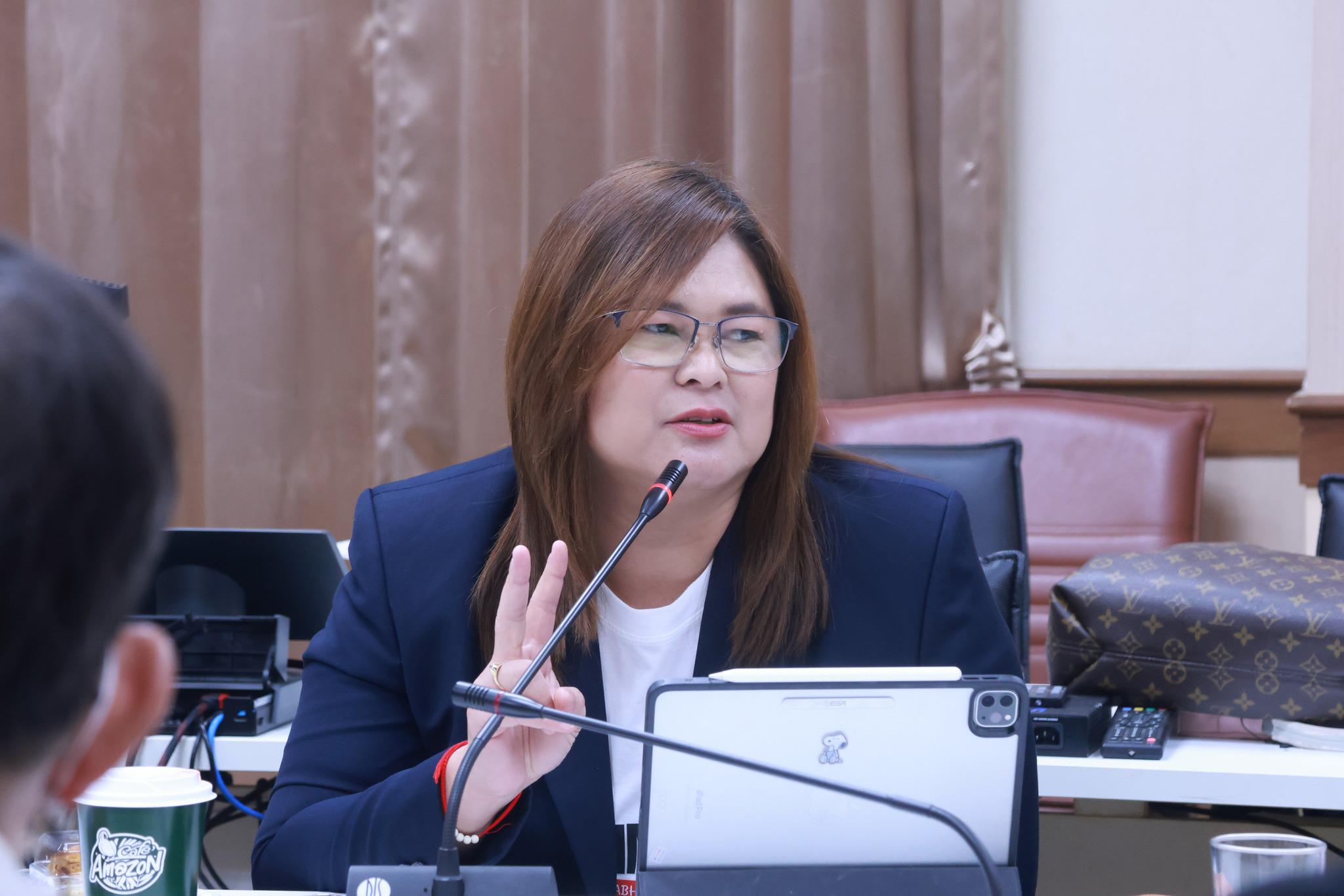 21. ผู้บริหารสำนักวิทยบริการและเทคโนโลยีสารสนเทศ รับมอบนโยบาย ผู้บริหารมหาวิทยาลัยราชภัฏกำแพงเพชร