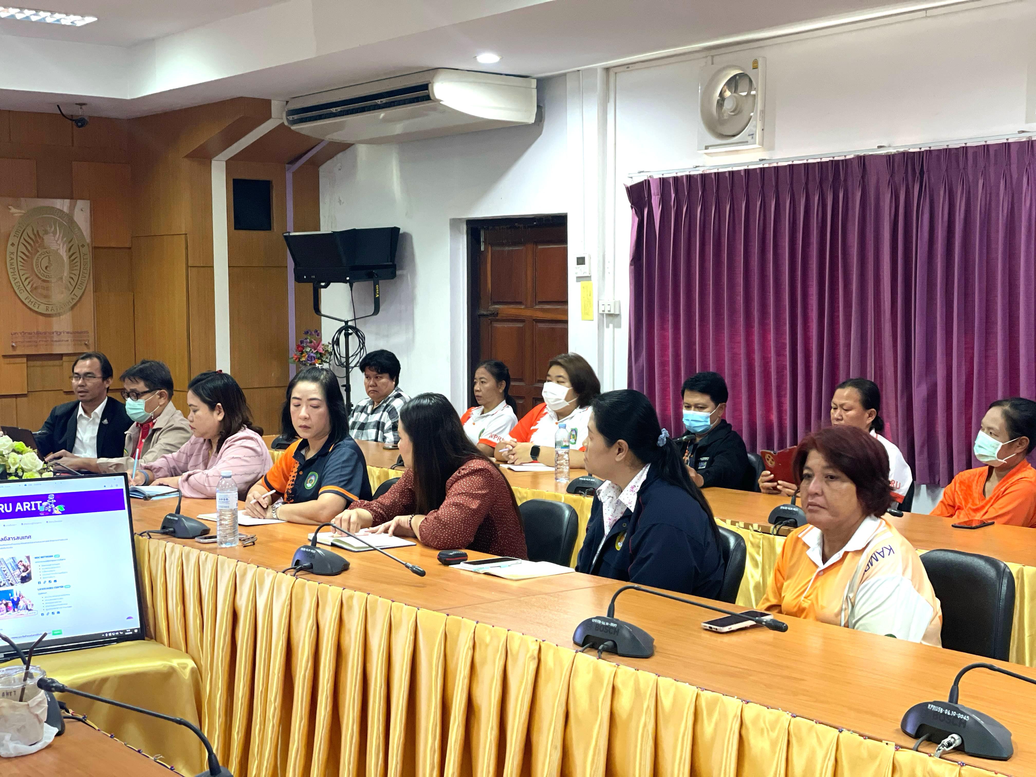 9. ประชุมบุคลากรเพื่อเตรียมความพร้อมก่อนเปิดภาคเรียน