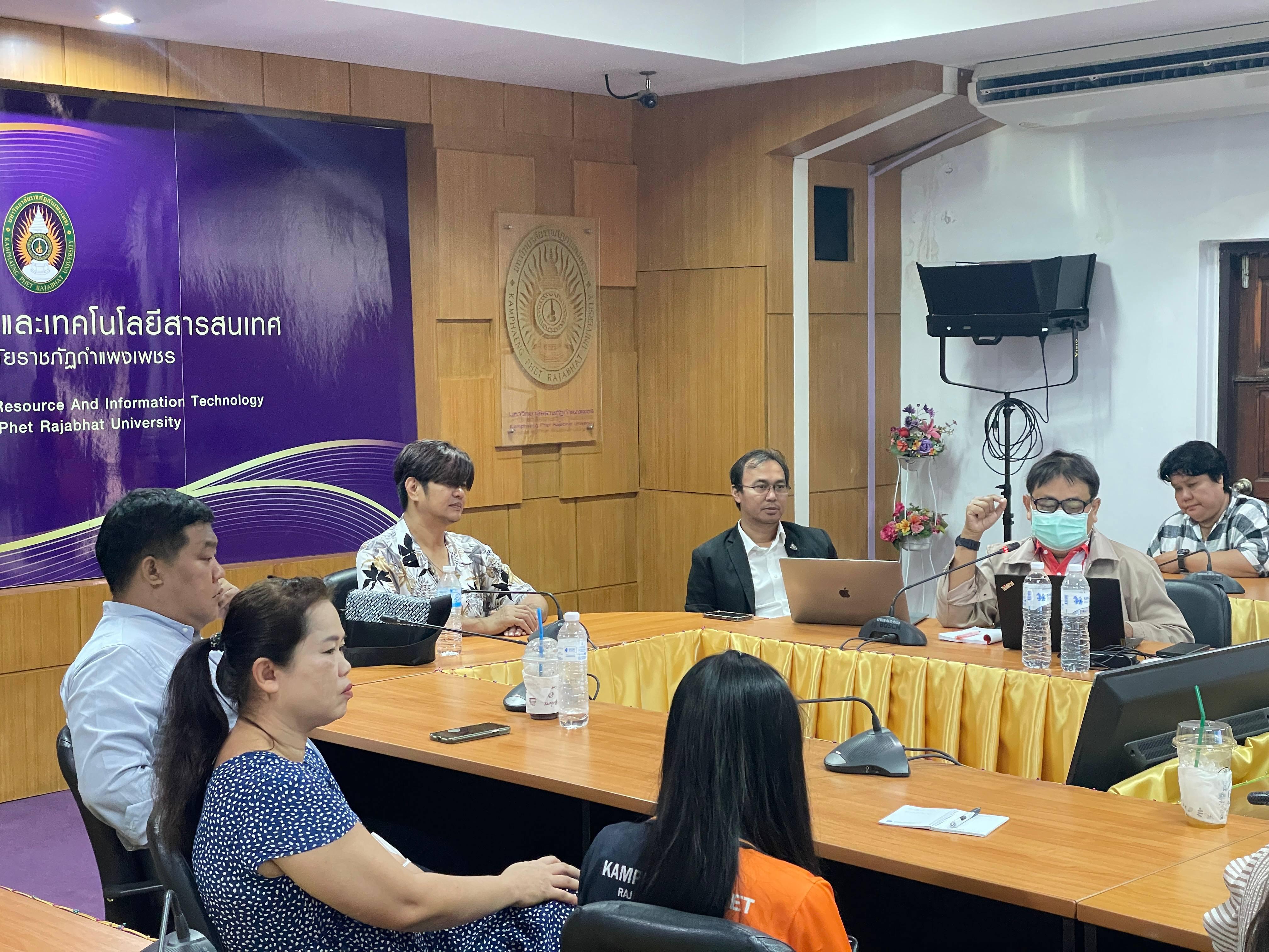 11. ประชุมบุคลากรเพื่อเตรียมความพร้อมก่อนเปิดภาคเรียน