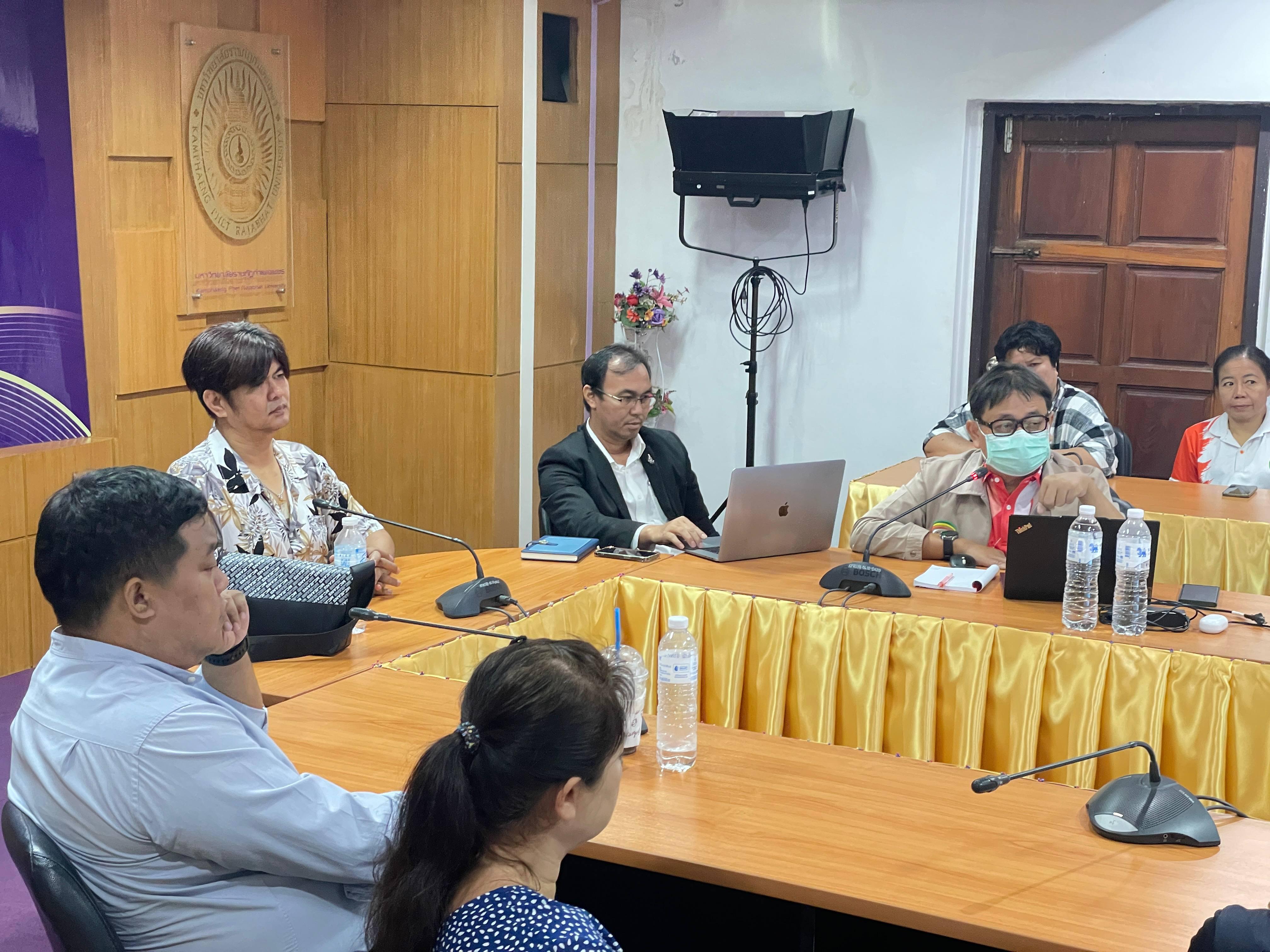 13. ประชุมบุคลากรเพื่อเตรียมความพร้อมก่อนเปิดภาคเรียน
