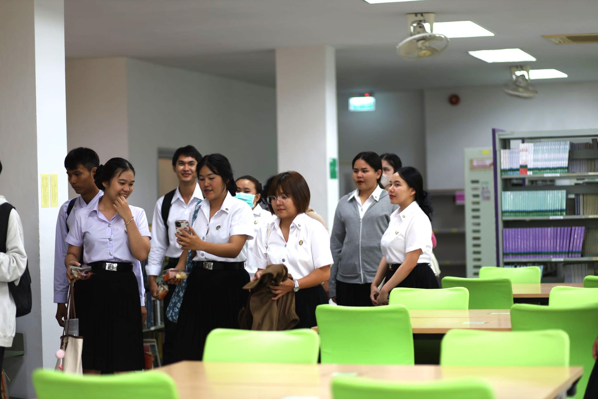 4. กิจกรรมต้อนรับนักศึกษาหลักสูตรผู้ช่วยพยาบาล คณะพยาบาลศาสตร์ เยี่ยมชมสำนักวิทยบริการและเทคโนโลยีสารสนเทศ