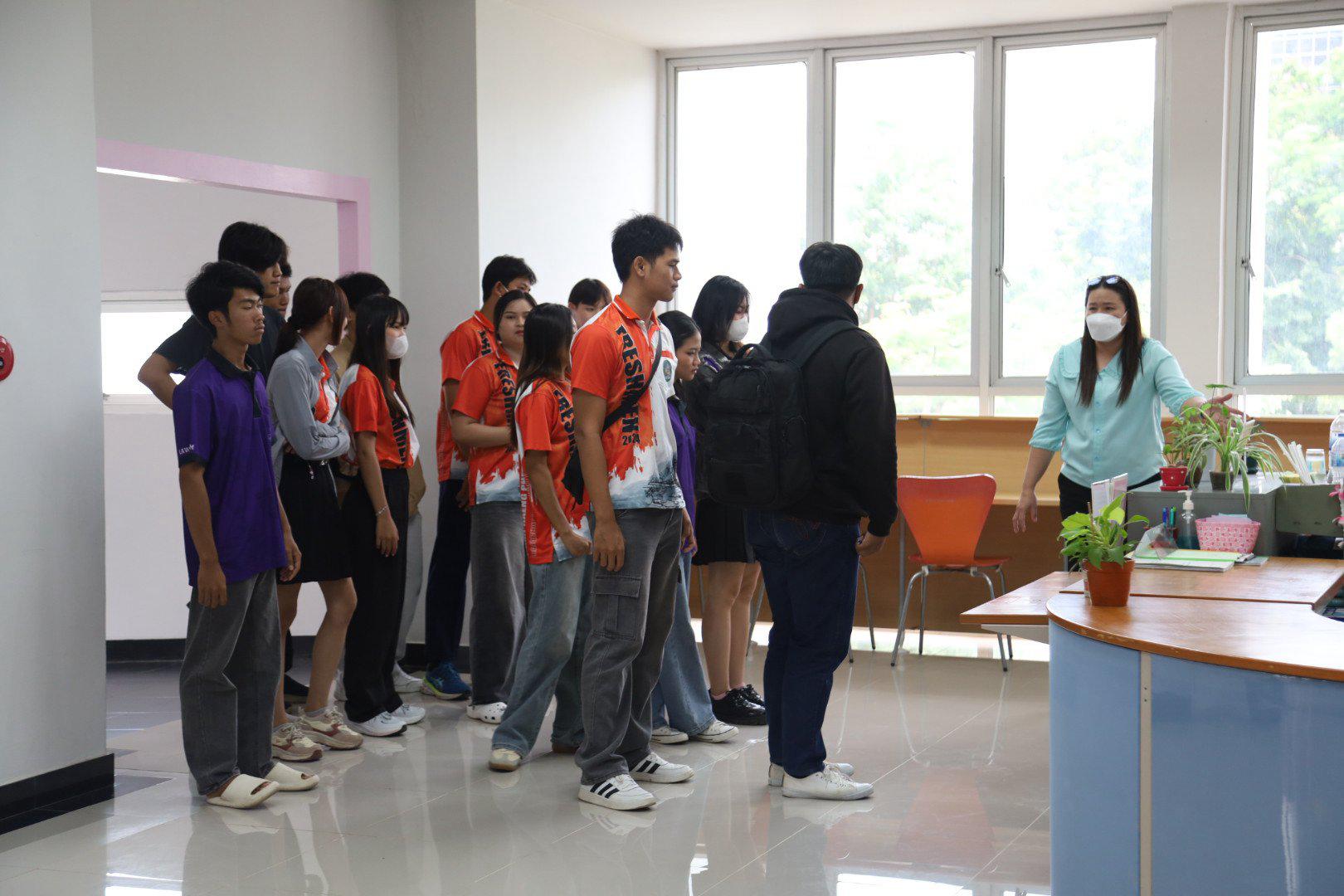 2. ต้อนรับนักศึกษา สาขาวิชานิเทศศาสตร์ สาขาวิชาอุตสาหกรรมการท่องเที่ยว เยี่ยมชมสำนักวิทยบริการและเทคโนโลยีสารสนเทศ