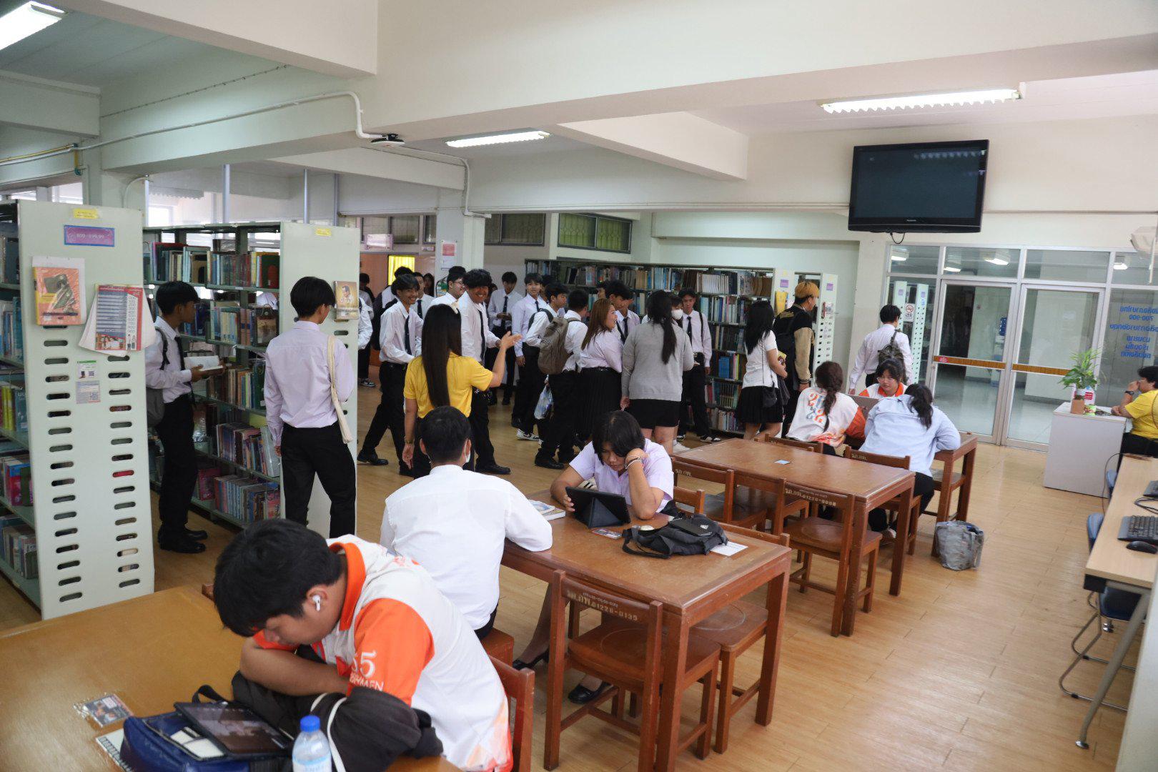 3. กิจกรรมต้อนรับนักศึกษาวิทยาการคอมพิวเตอร์ คณะวิทยาศาสตร์และเทคโนโลยี เยี่ยมชมสำนักวิทยบริการและเทคโนโลยีสารสนเทศ