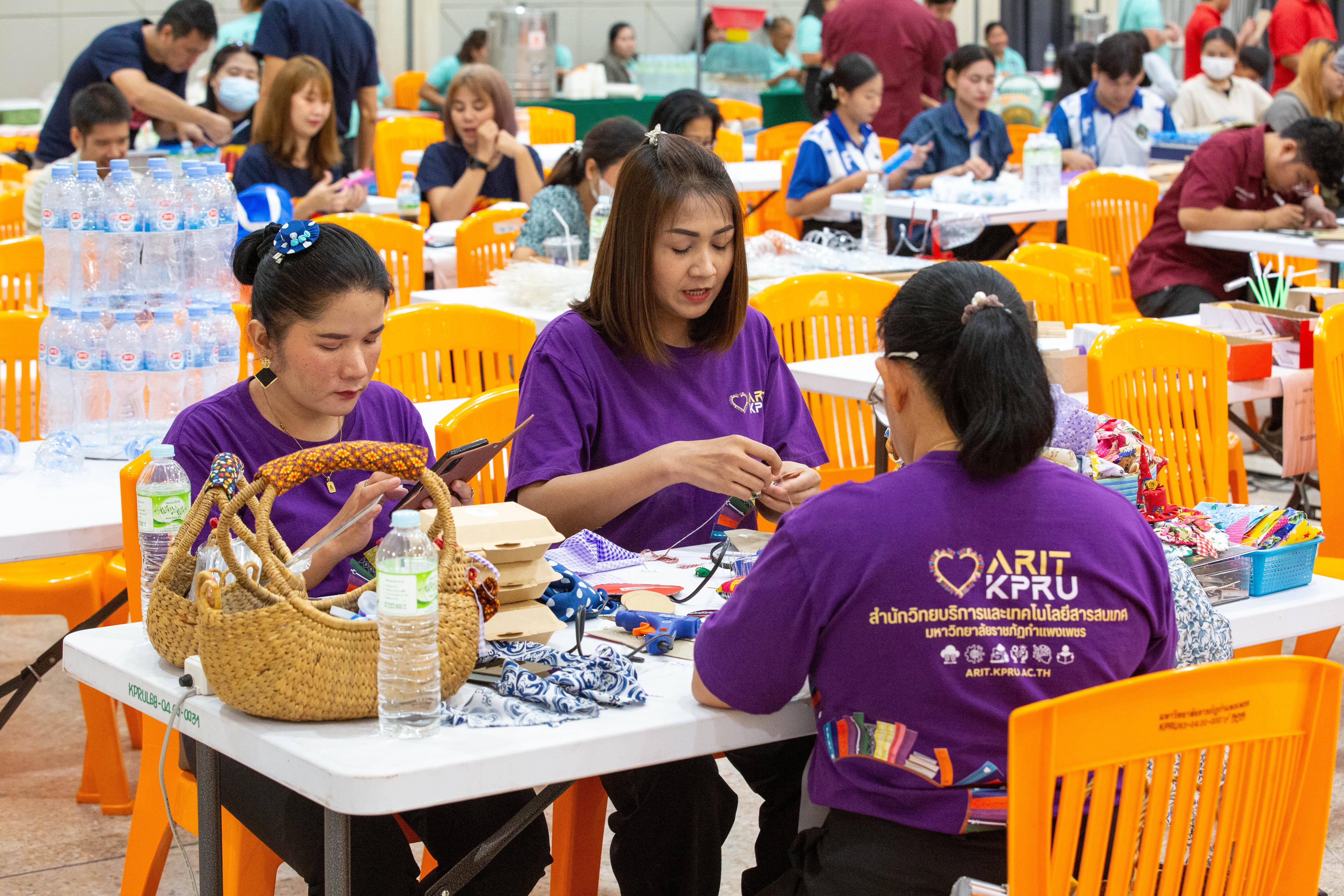 2. การแข่งขันประดิษฐ์สิ่งของจากวัสดุเหลือใช้ “เหลือใช้ ไม่เหลือทิ้ง ใช้ได้จริง รักษ์สิ่งแวดล้อม สไตล์ วัยใส Gen...z....”