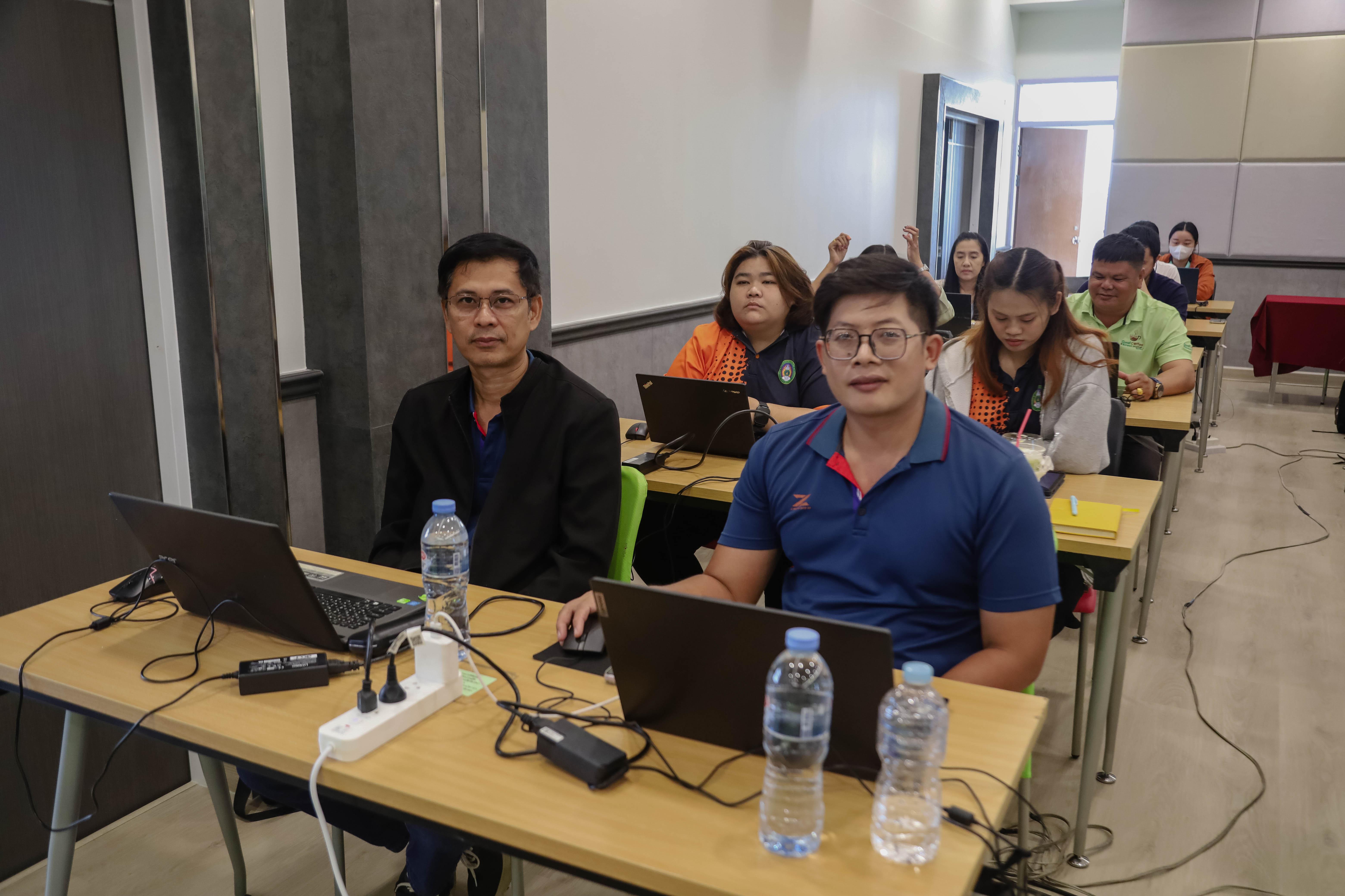 4. โครงการอบรมเชิงปฏิบัติการด้าน AI สำหรับเจ้าหน้าที่รัฐเพื่อเพิ่มประสิทธิภาพการปฏฺบัติหน้าที่ราชการ