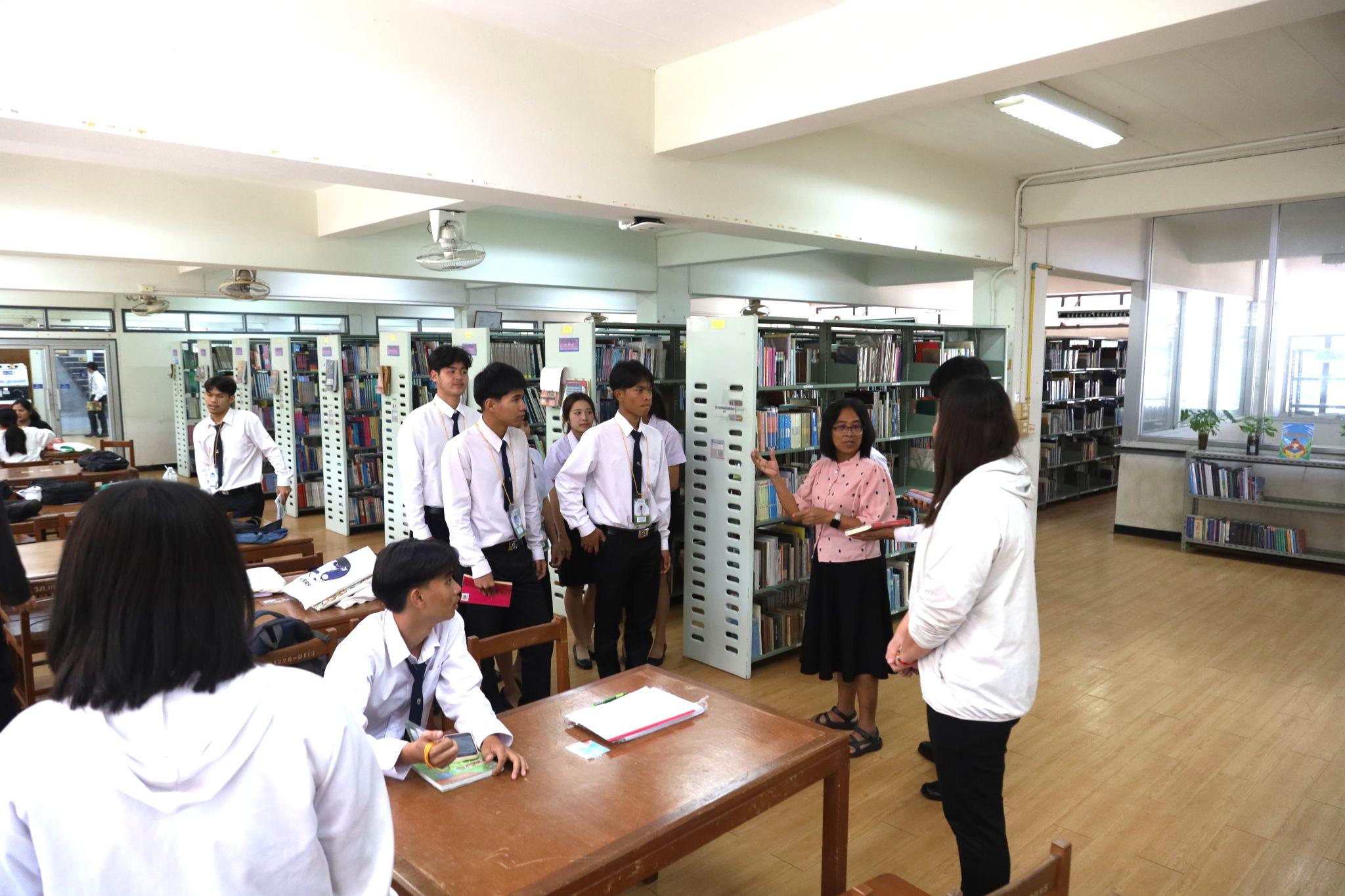 4. ต้อนรับนักศึกษาเยี่ยมชมสำนักวิทยบริการและเทคโนโลยีสารสนเทศ สาขาวิชา พลศึกษา คณะครุศาสตร์
