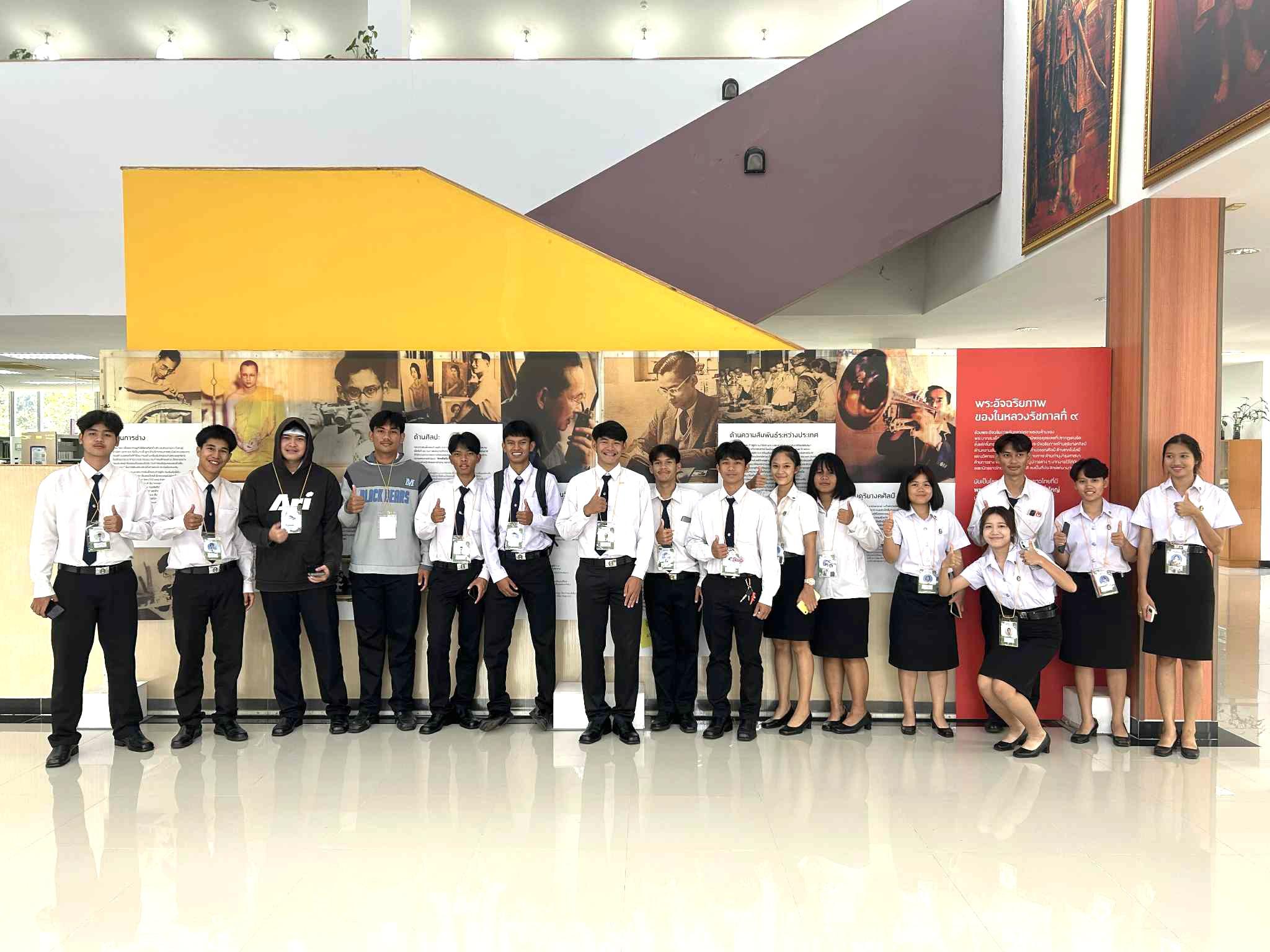 2. ต้อนรับนักศึกษาเยี่ยมชมสำนักวิทยบริการและเทคโนโลยีสารสนเทศ สาขาวิชา พลศึกษา คณะครุศาสตร์