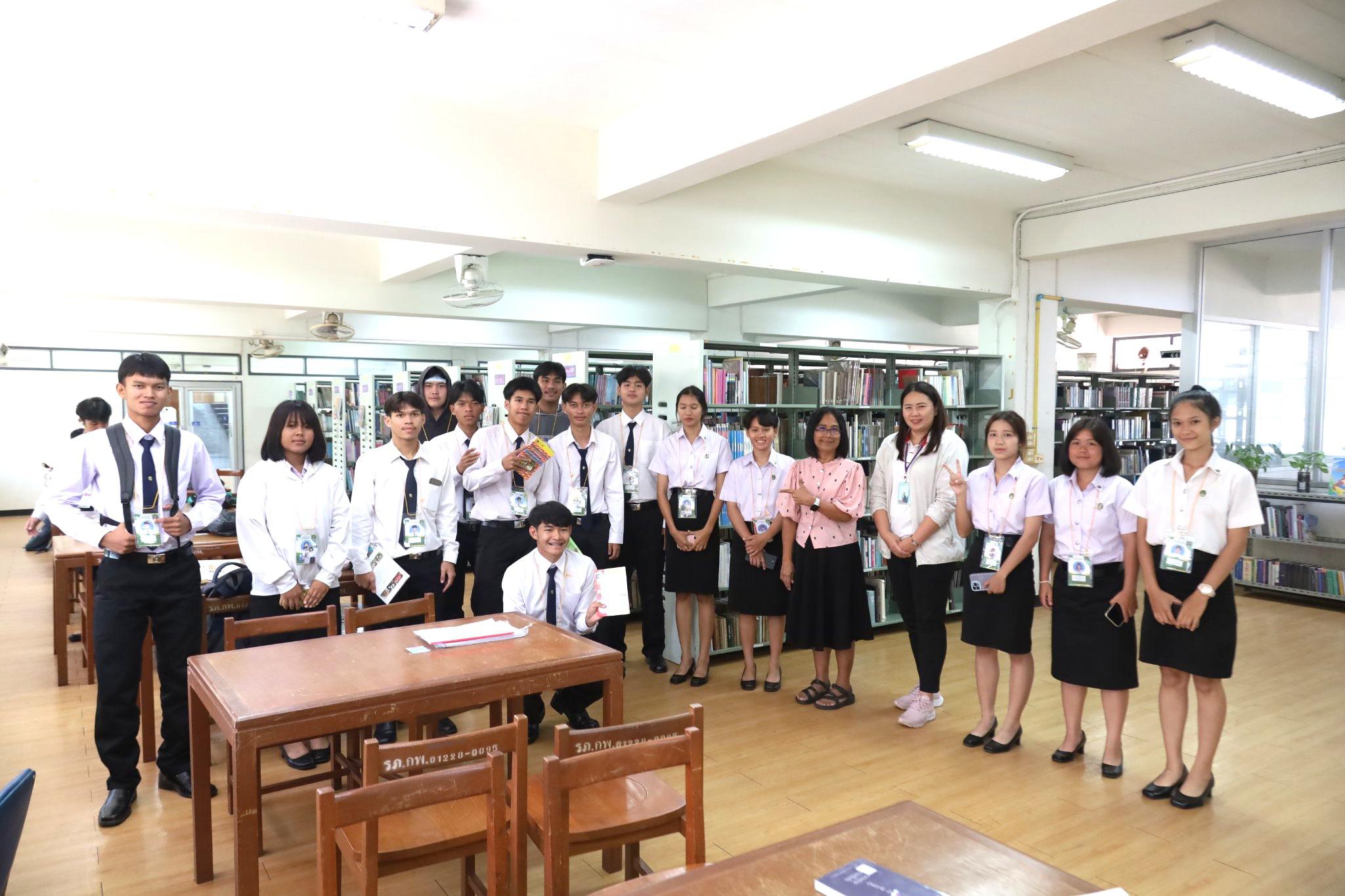 3. ต้อนรับนักศึกษาเยี่ยมชมสำนักวิทยบริการและเทคโนโลยีสารสนเทศ สาขาวิชา พลศึกษา คณะครุศาสตร์